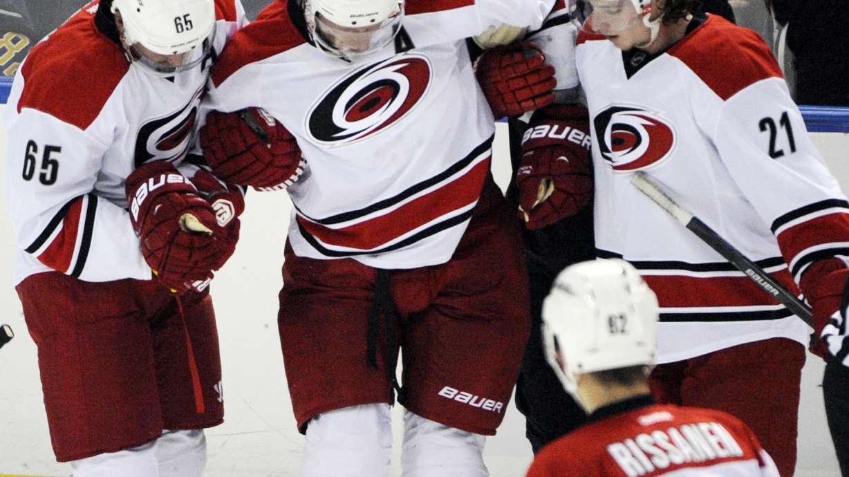 Jordan Staal to miss 3-4 months with broken leg