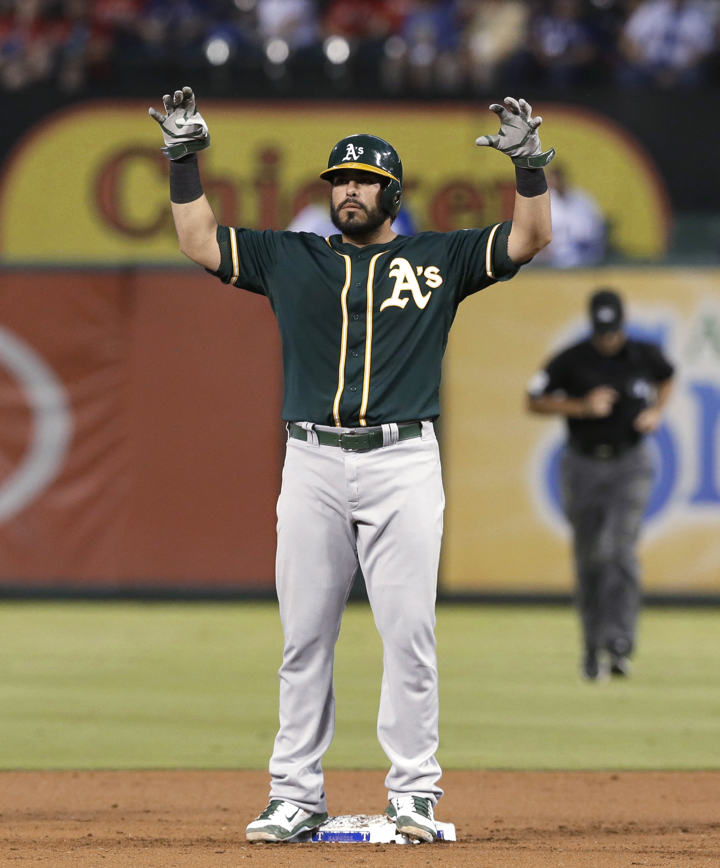 Beltre homer in 9th sends Rangers past A's 2-1