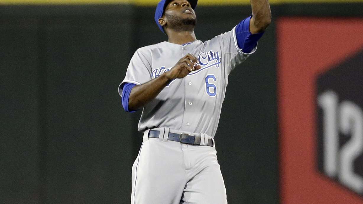 White Sox lose 6-3 as Royals close in on playoffs