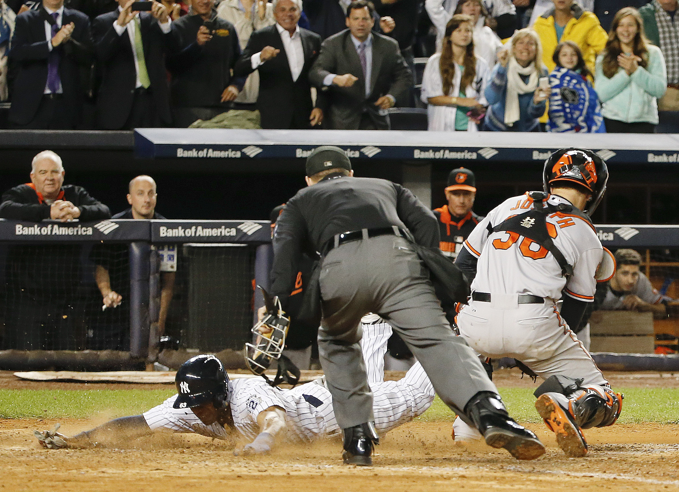 Jeter comes through in stirring farewell to NY
