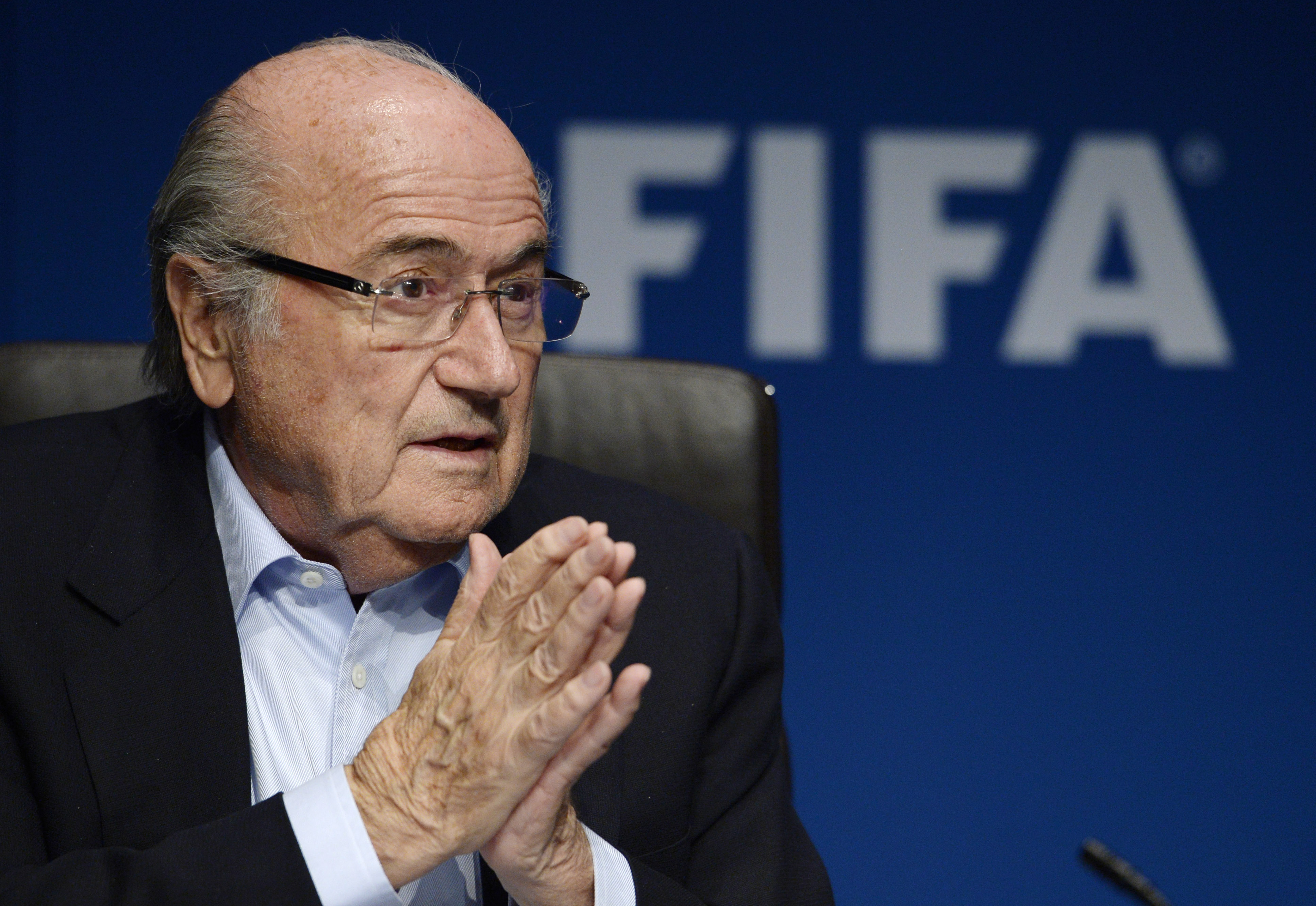 Blatter tells FIFA board he'll run for re-election