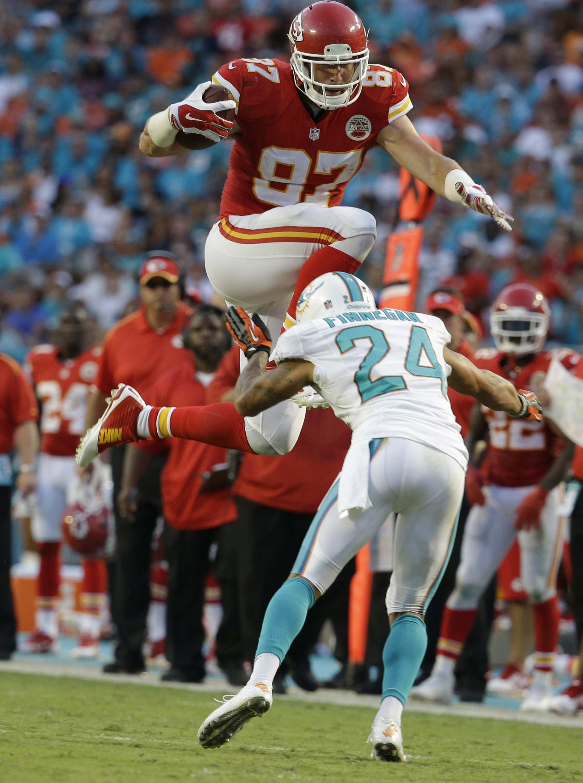 Chiefs' Kelce, Pats' Gronk have much in common