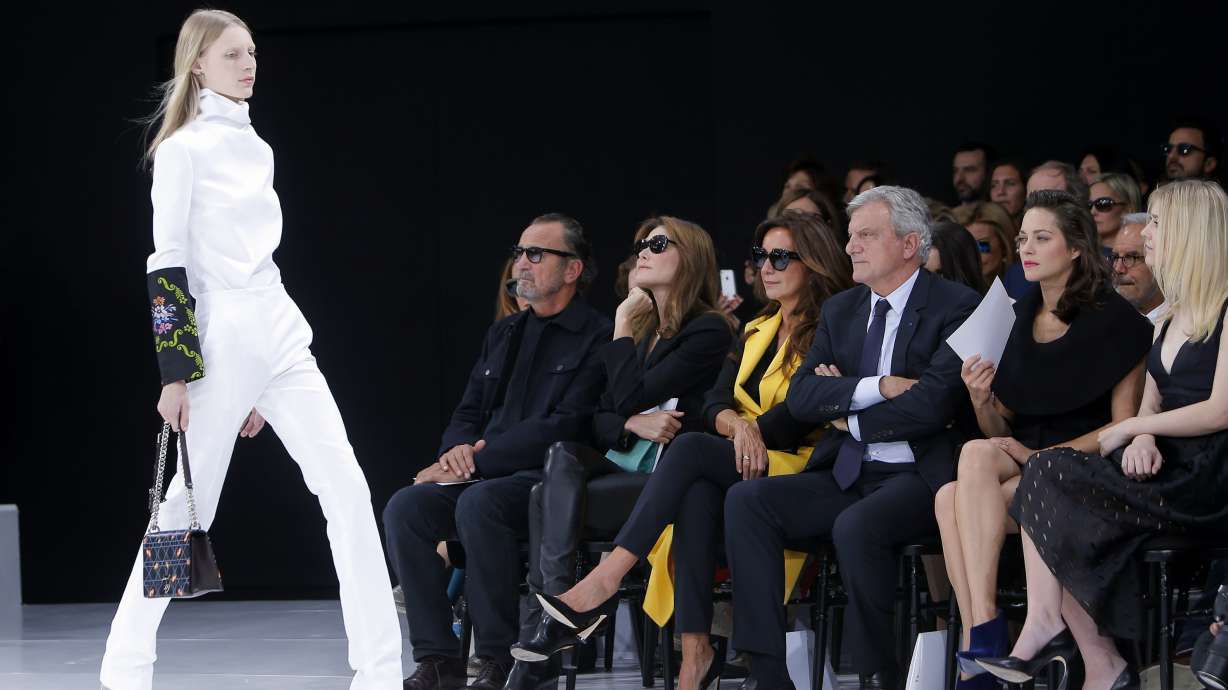 Marion Cotillard causes fracas at Dior Paris show