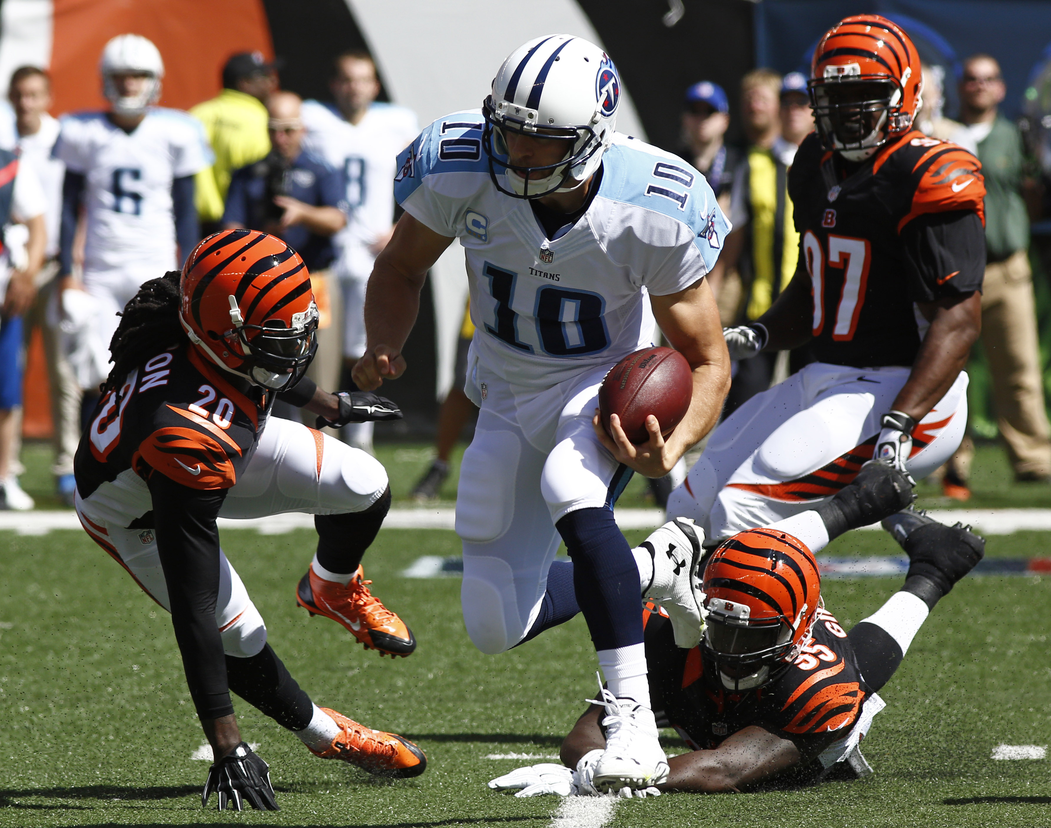 Titans' Locker questionable for Colts game