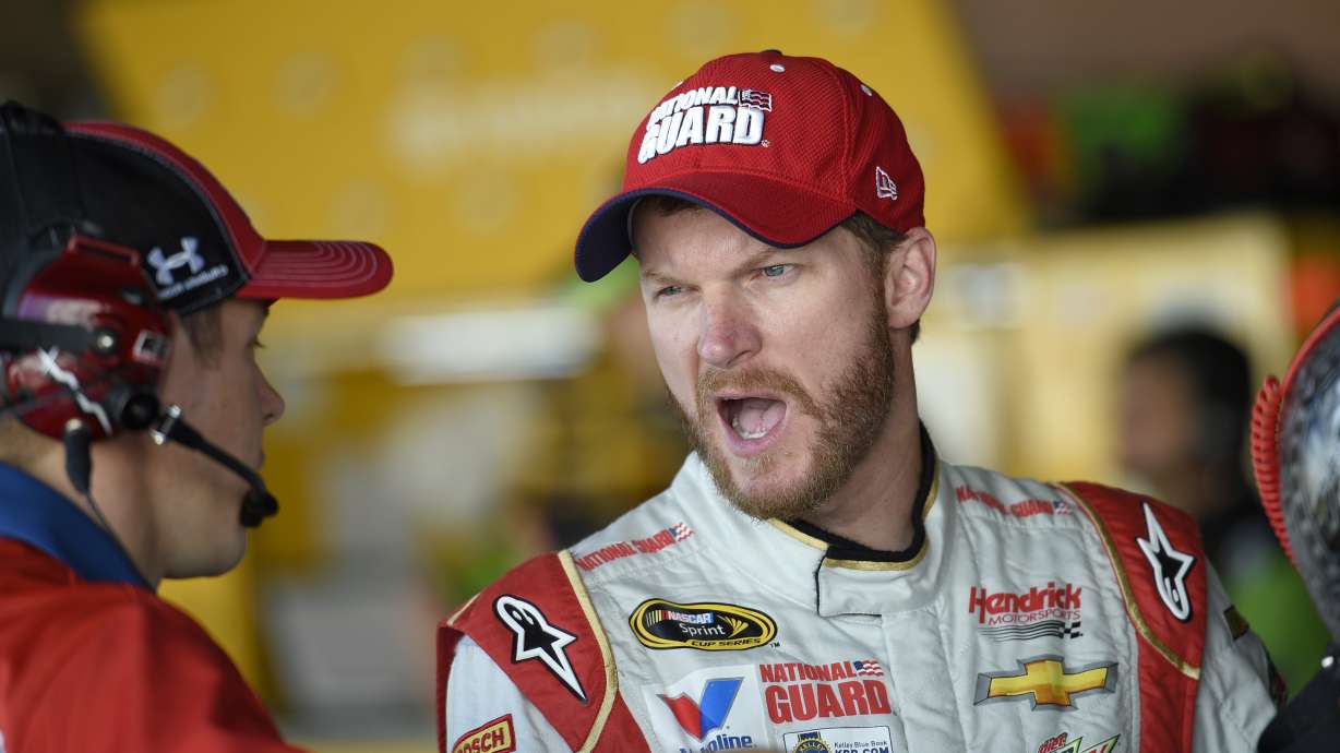 Harvick wins 7th pole of year, topping Dover field