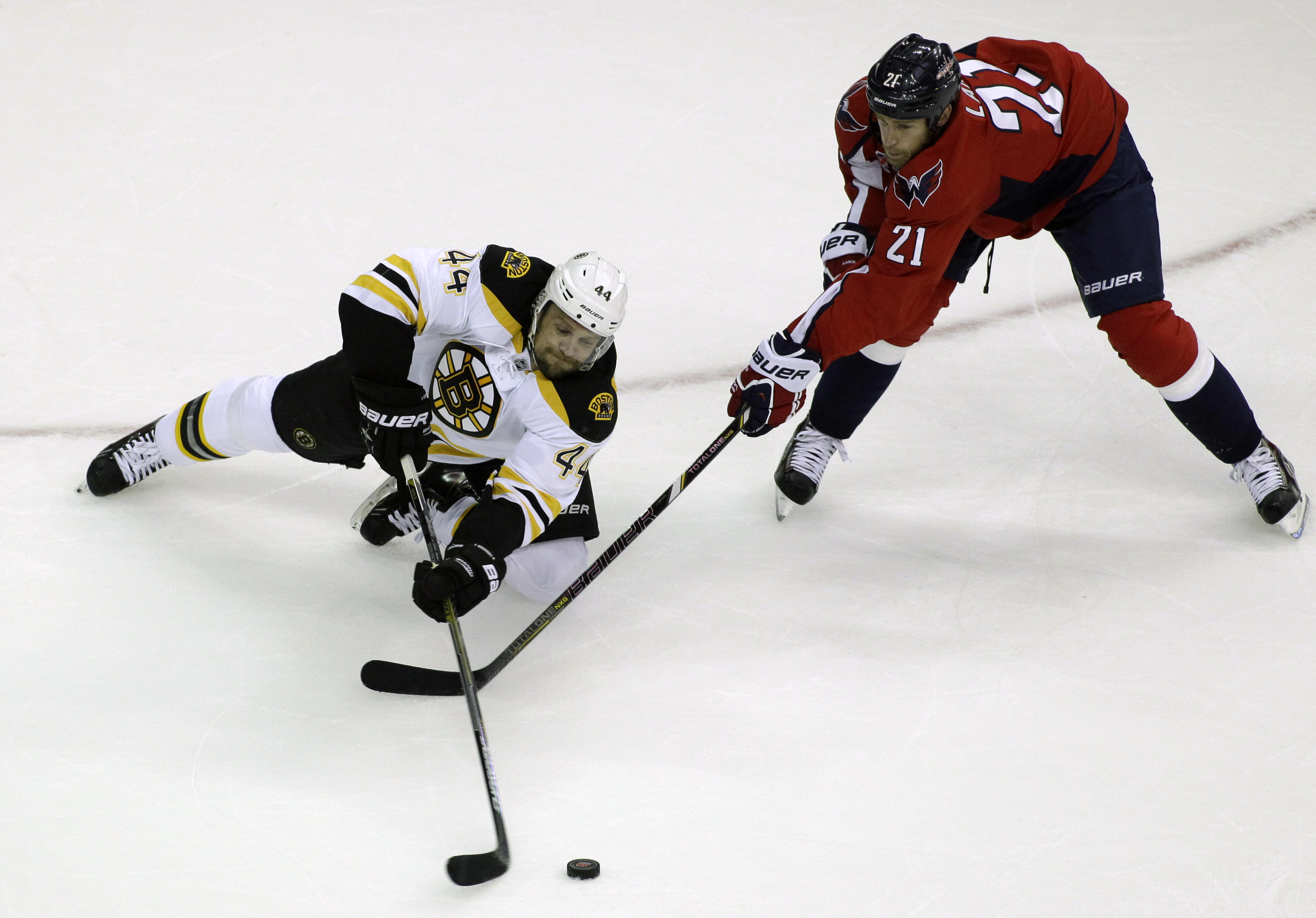 Ovechkin scores twice, Capitals beat Bruins