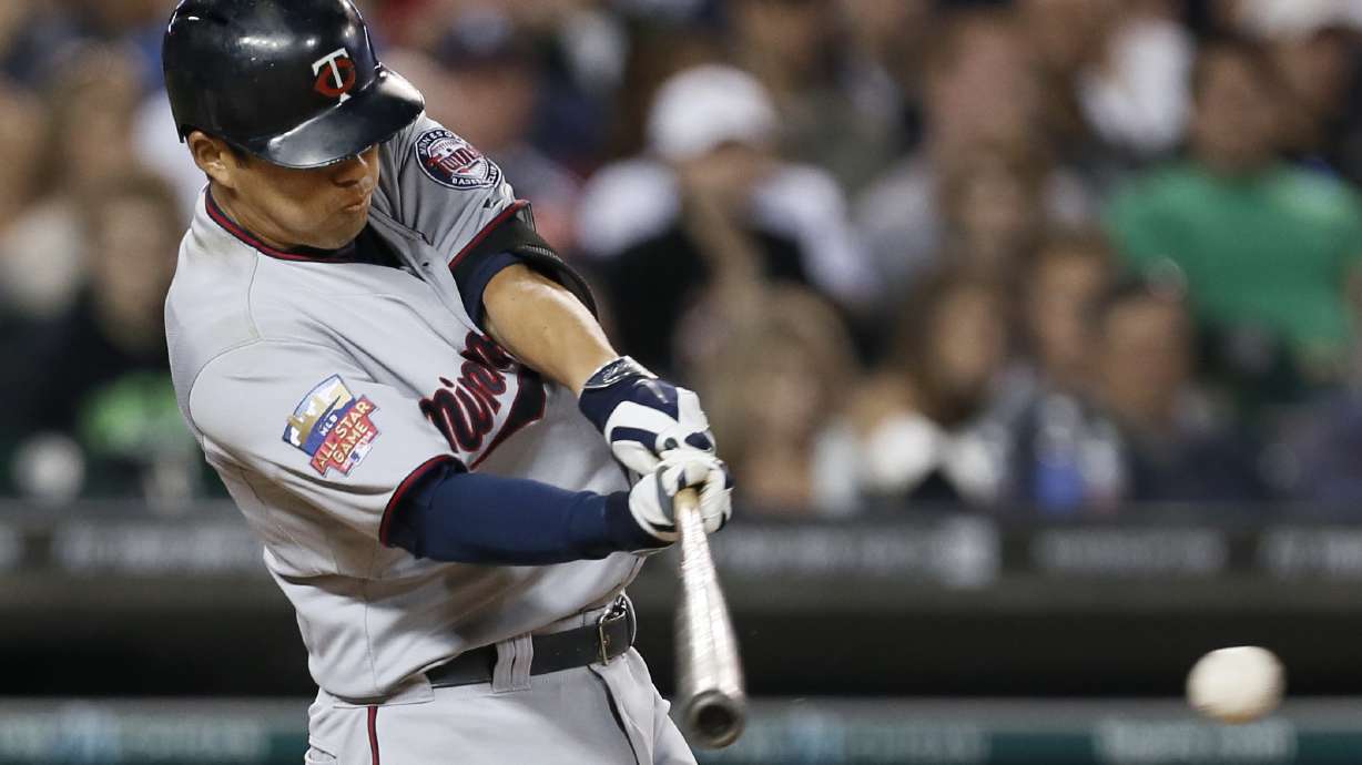 Achter earns first win, Twins beat Tigers 11-4