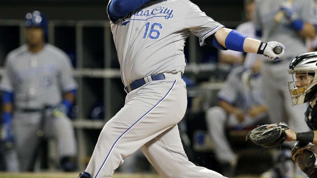 Royals clinch playoff spot with win over White Sox