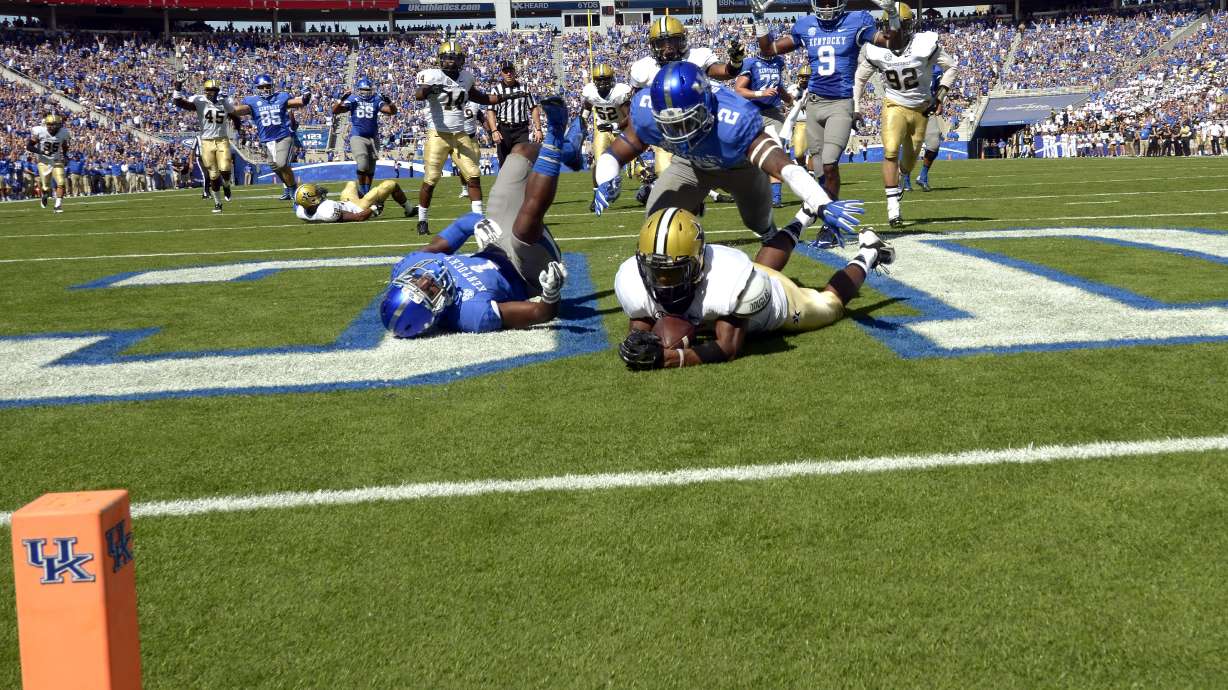 Kentucky tops Vanderbilt 17-7, ends SEC drought