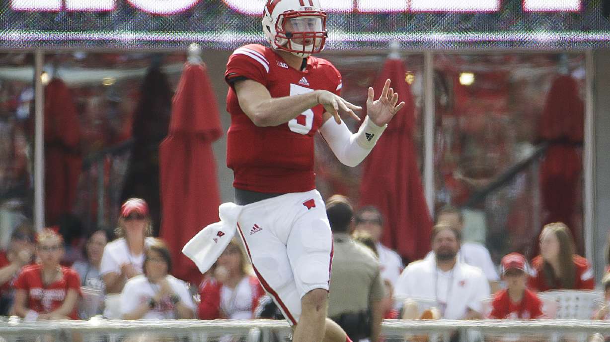 No. 19 Badgers hold off South Florida 27-10
