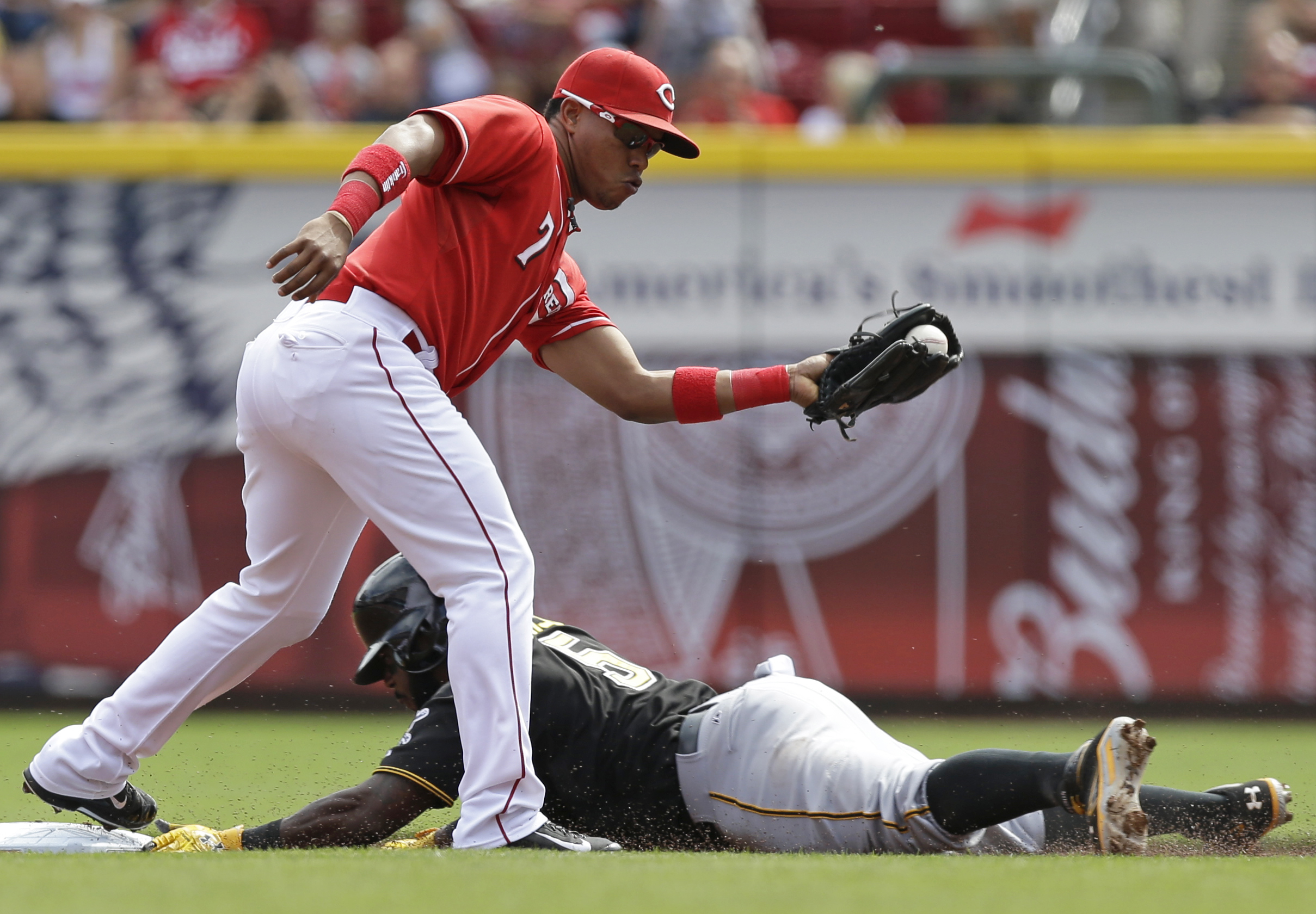 Pirates lose to Reds 10-6, hurt title chances