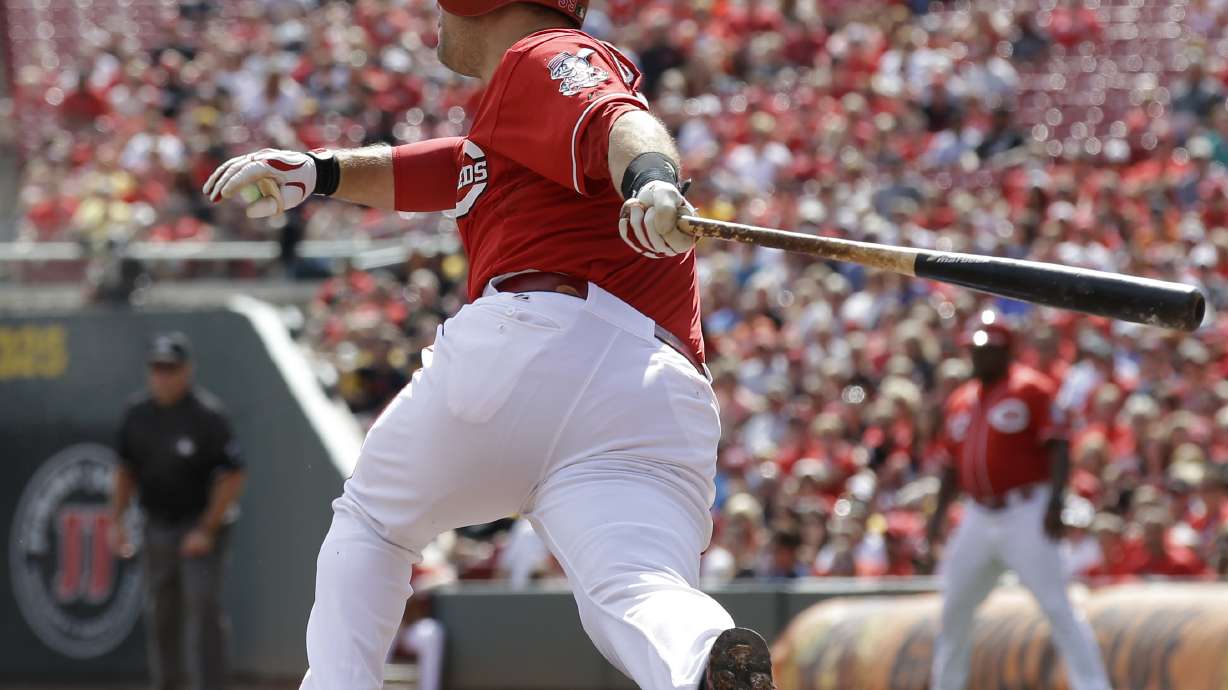 Santiago's slam sends Reds over Pirates 10-6