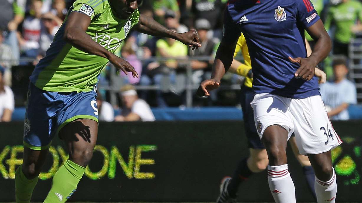 Martins scores twice, Sounders beat Chivas USA