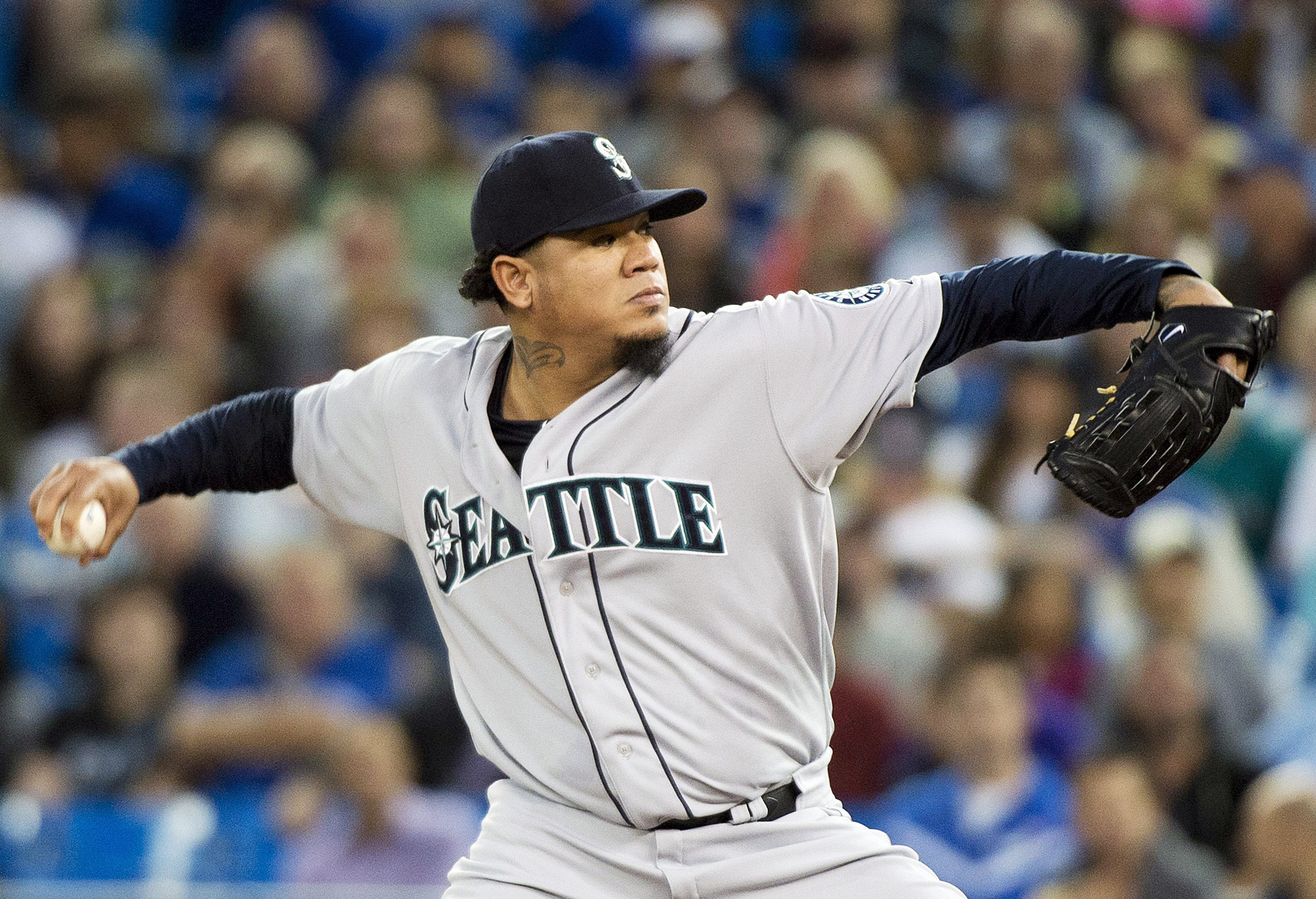 Scoring change gives Hernandez shot at ERA title