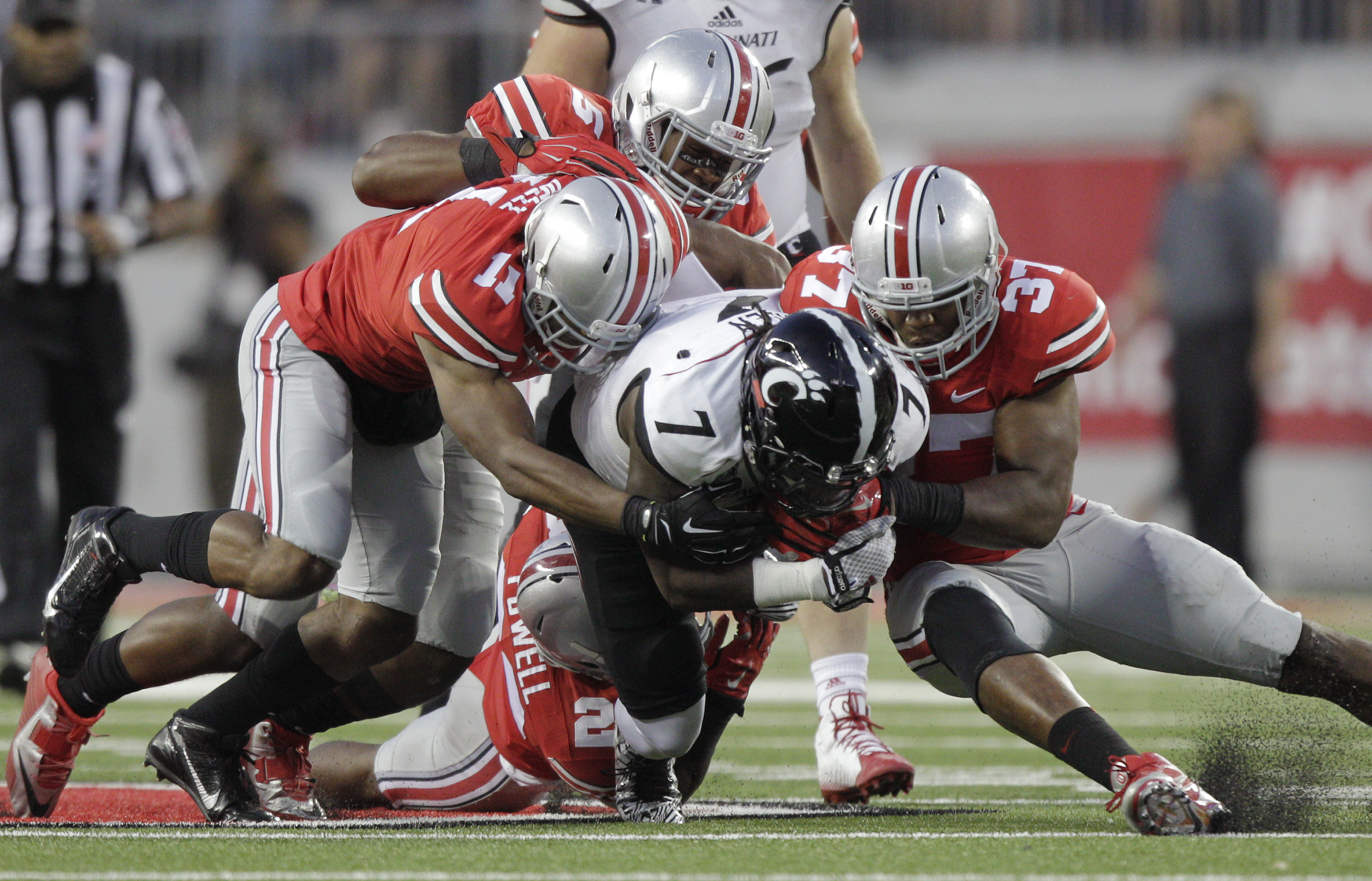 Barrett, Elliott lead Buckeyes by Bearcats, 50-28