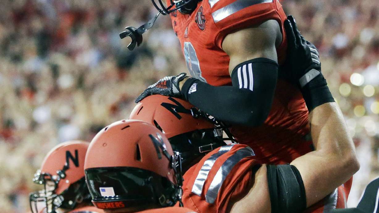 Abdullah, No. 21 Nebraska run over Illinois 45-14