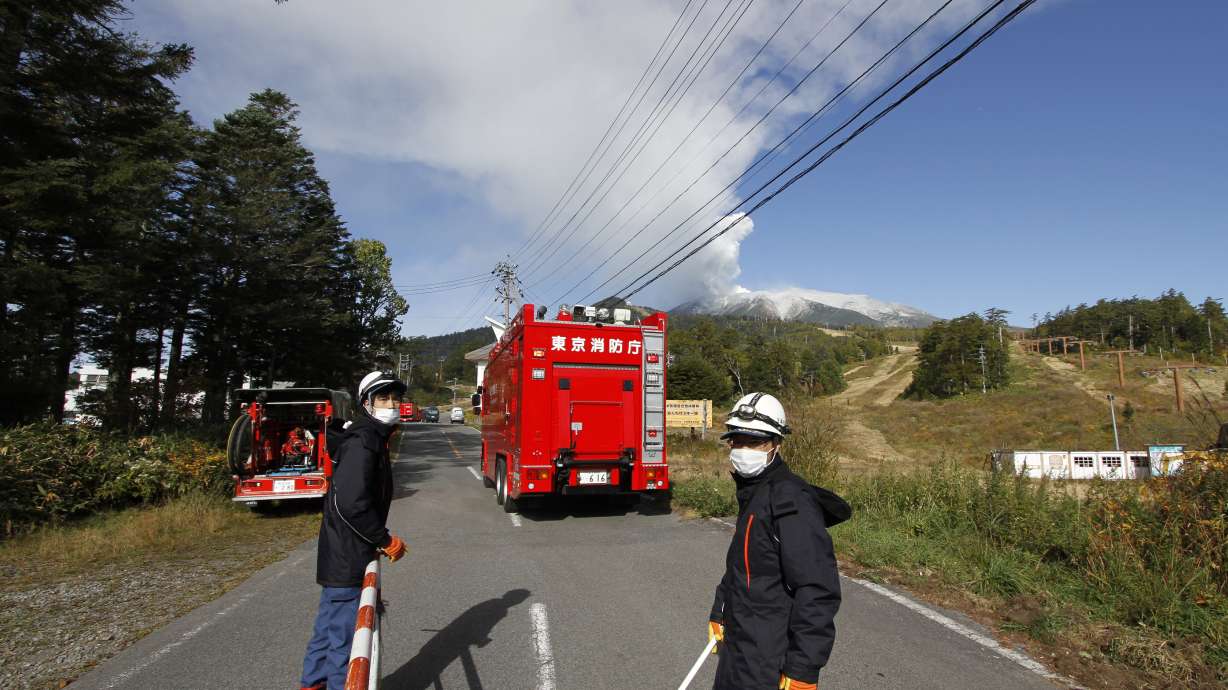 Recovery of bodies suspended at Japanese volcano