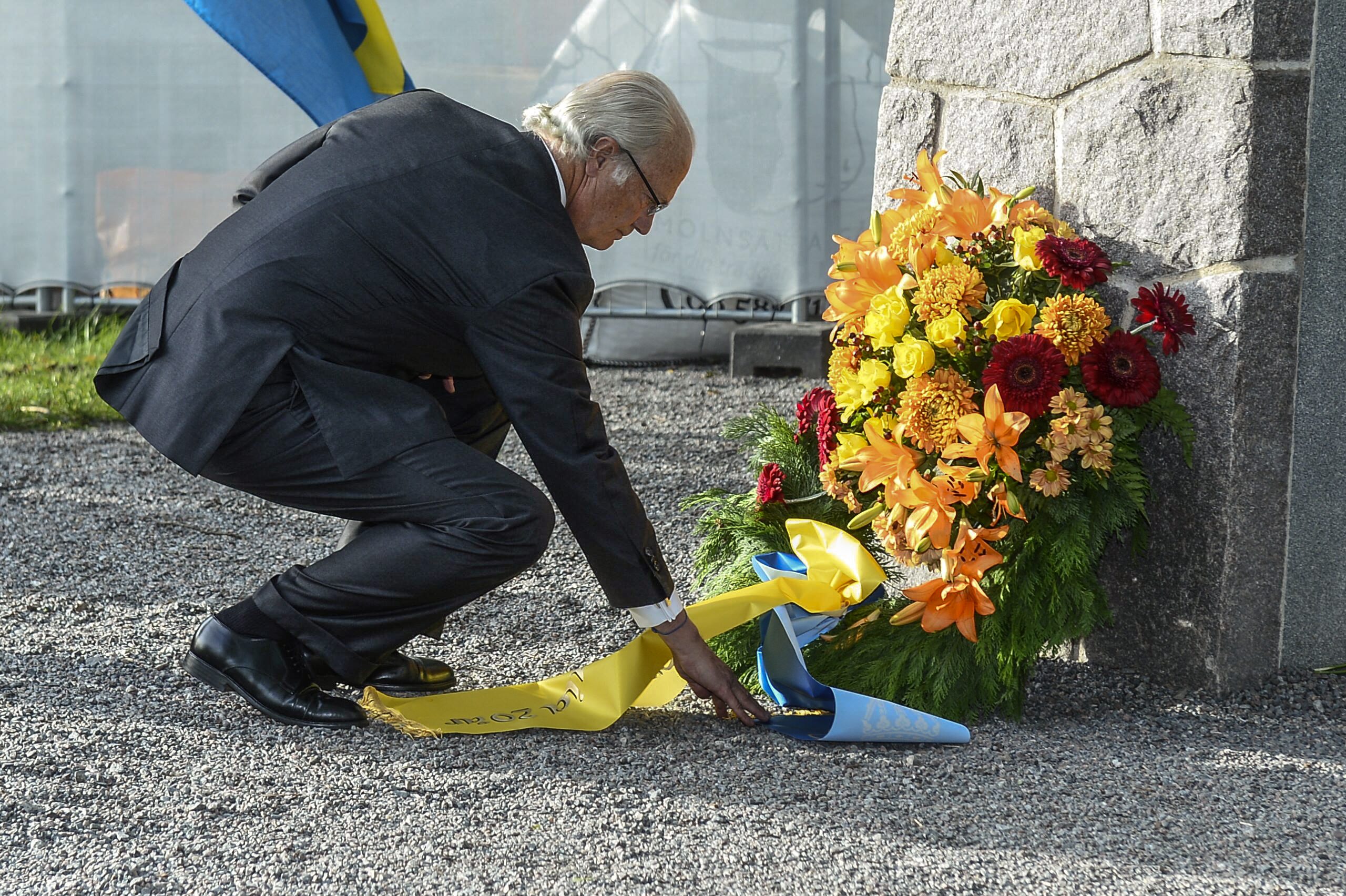 Estonia, Sweden honor 1994 ferry disaster victims