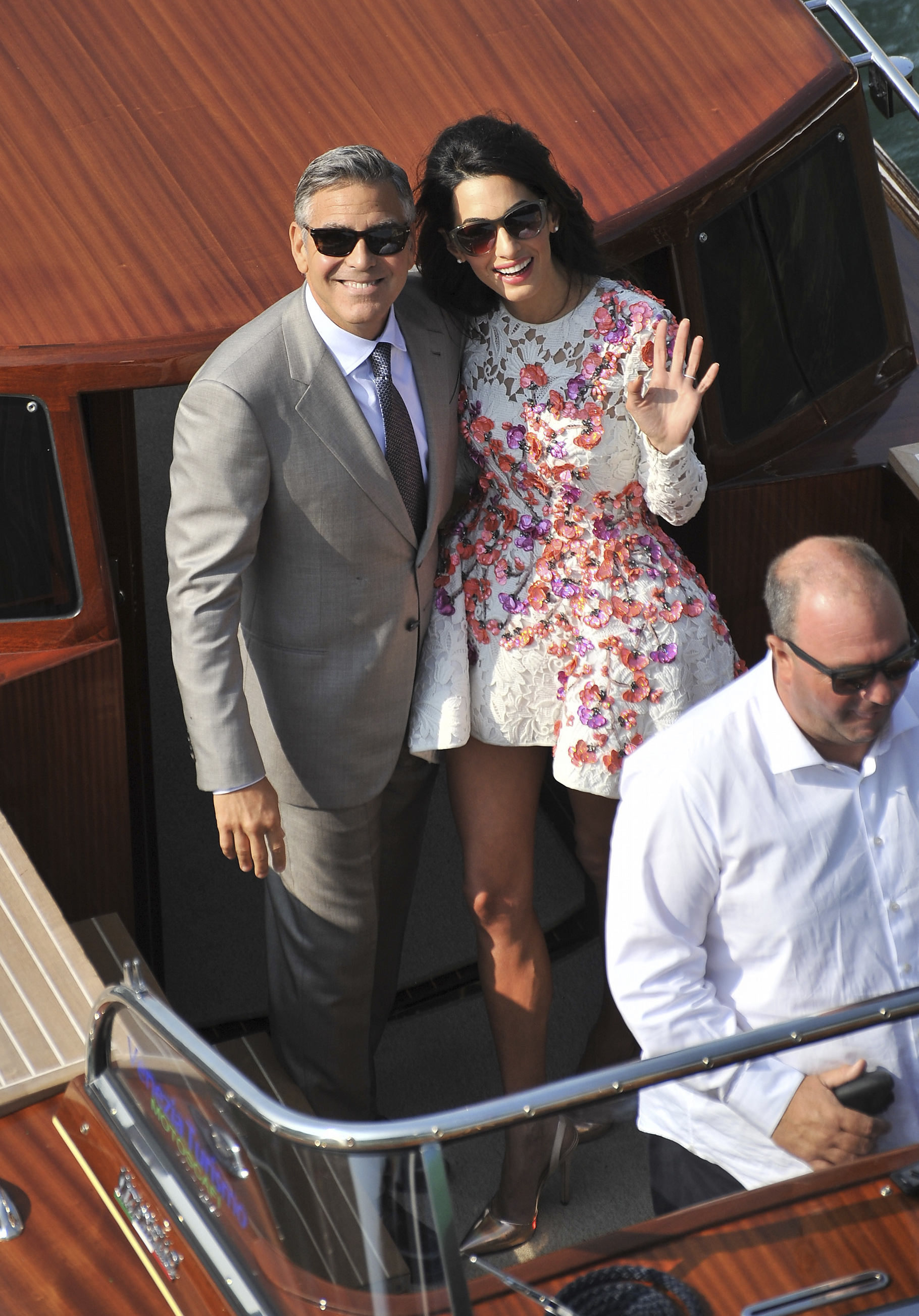 Clooney, wife make newlywed appearance in Venice