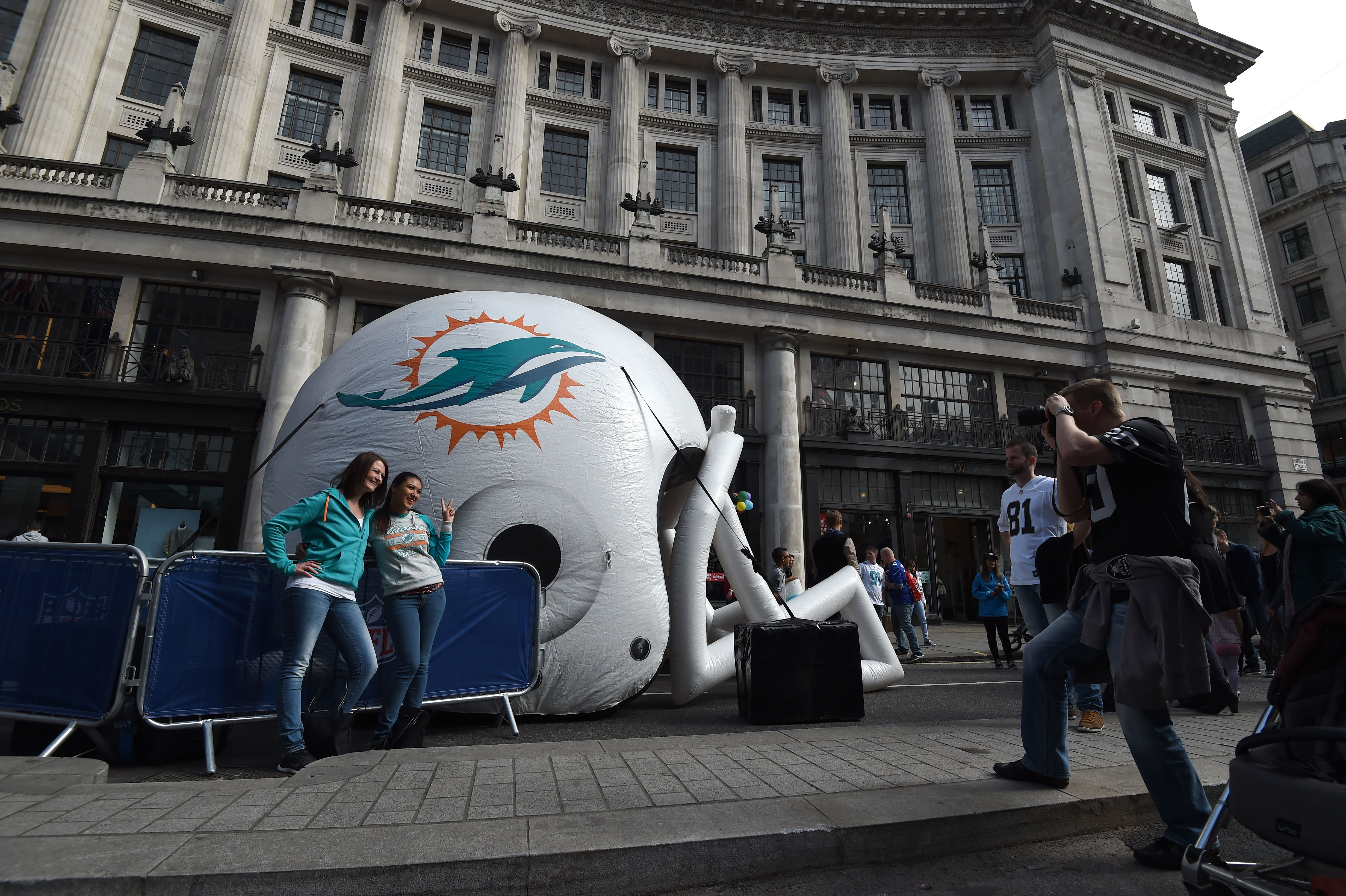 Starks inactive for Dolphins against Raiders