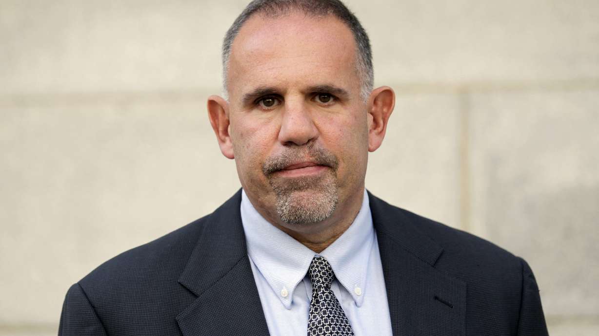 Ex-FBI agent goes on trial for interference