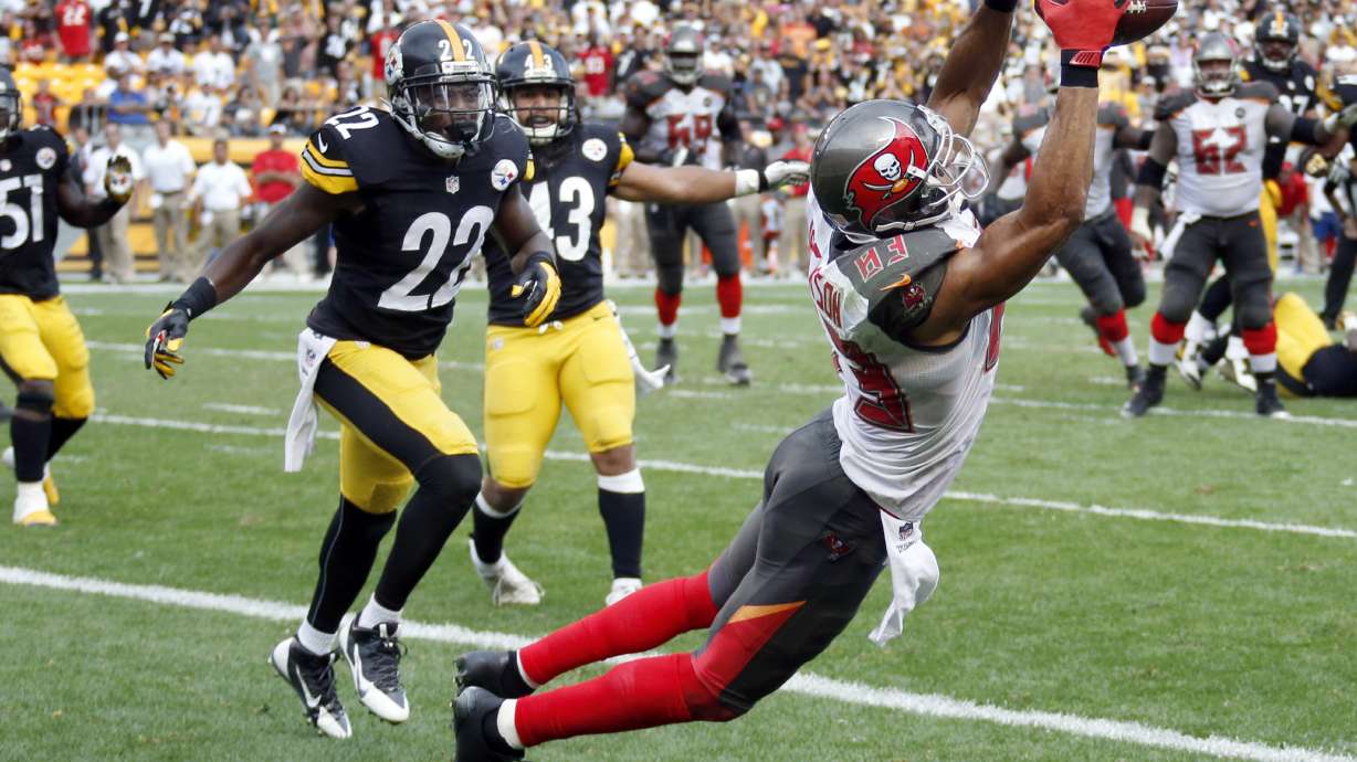 Buccaneers rally late to stun Steelers 27-24