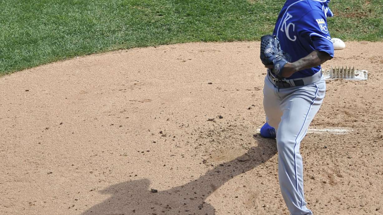 Royals rally for 6-4 victory over White Sox