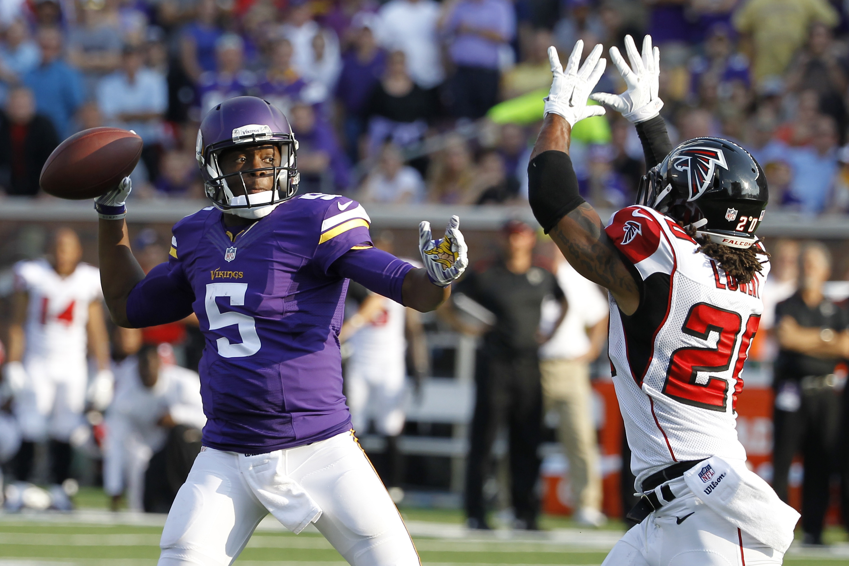 Vikings QB Bridgewater leaves with ankle injury