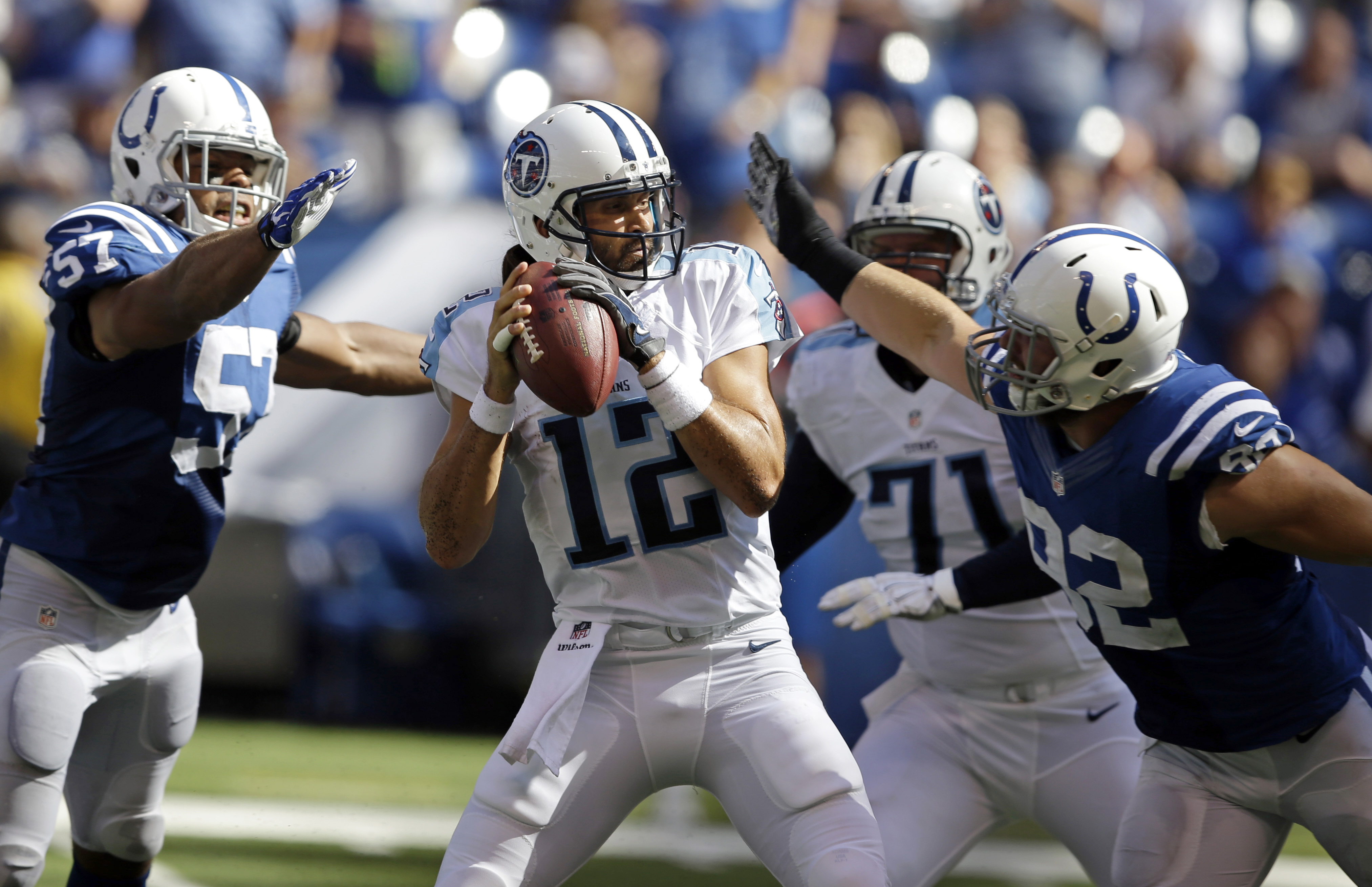 Luck, Wayne help Colts rout Titans 41-17