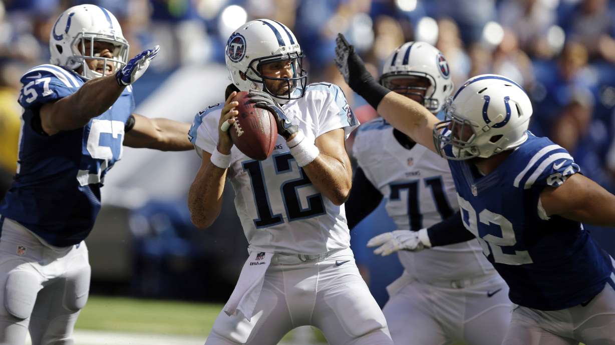 Luck, Wayne help Colts rout Titans 41-17