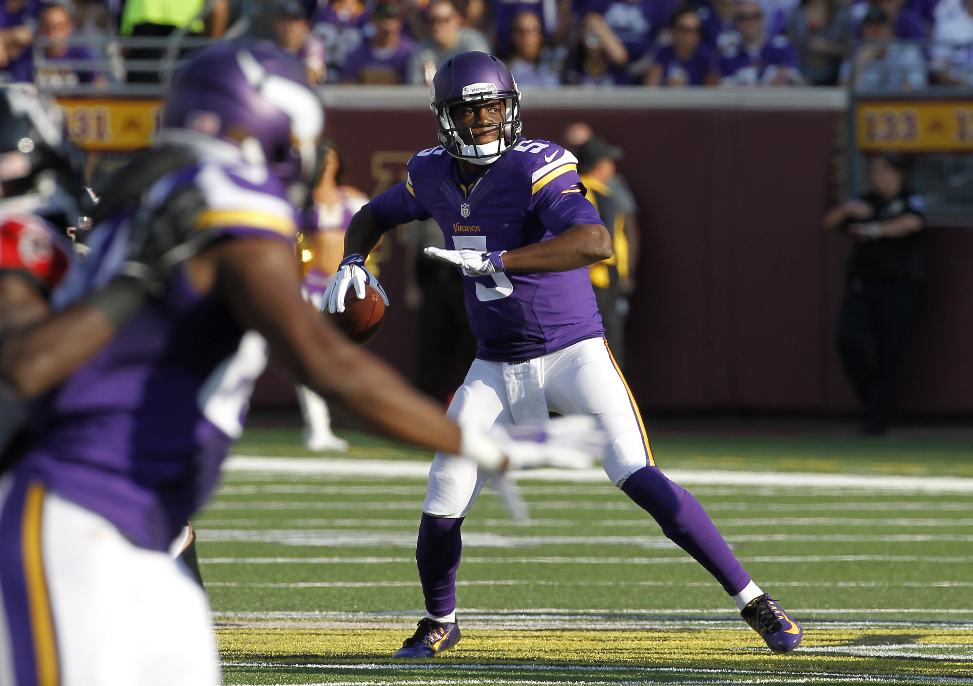 Bridgewater hurt, but Vikings beat Falcons 41-28
