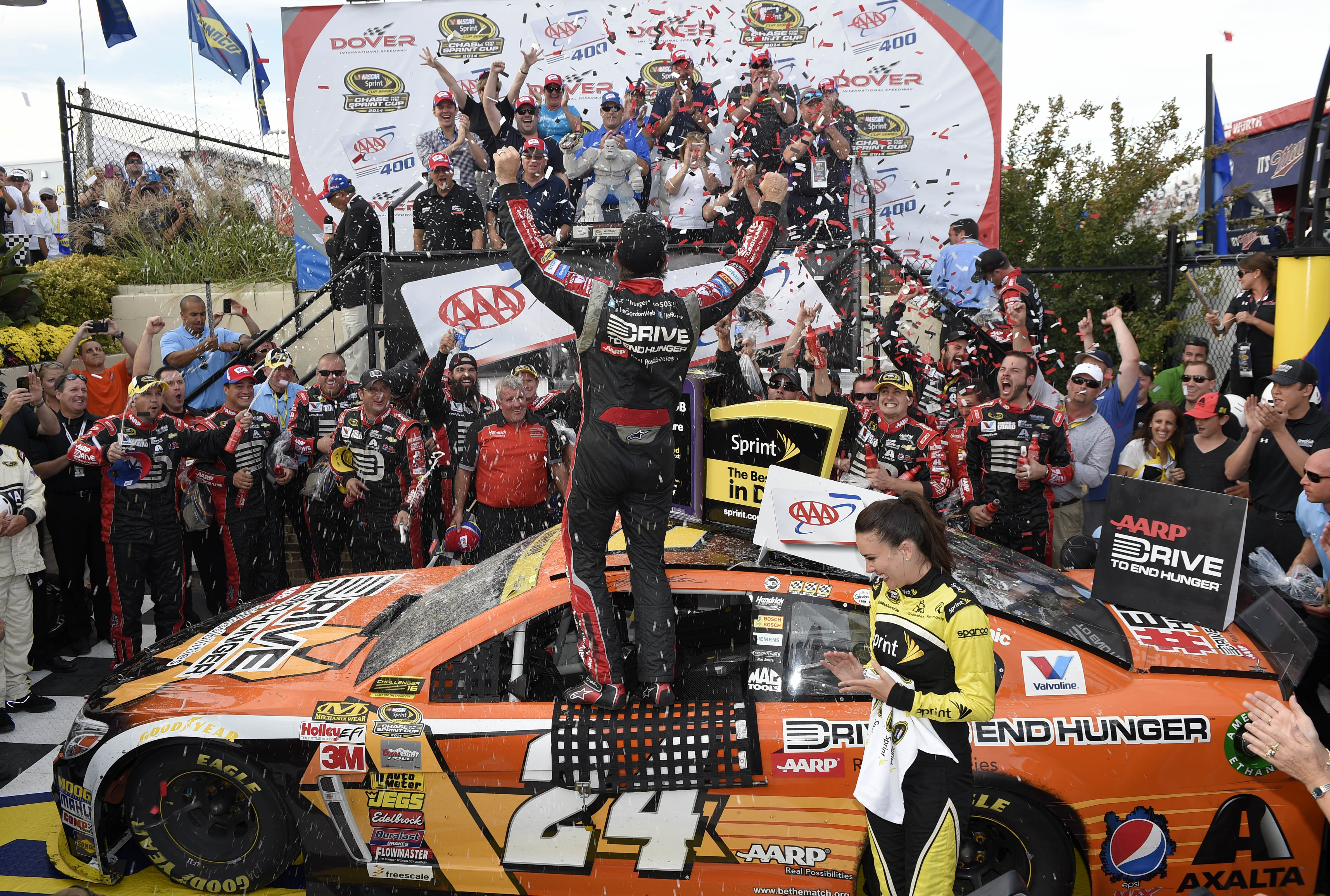 Gordon wins at Dover in Chase elimination race