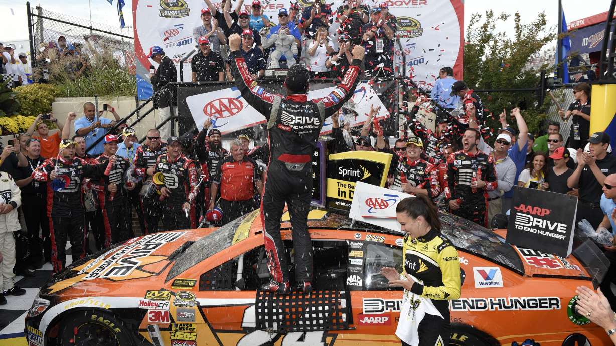 Gordon wins at Dover in Chase elimination race