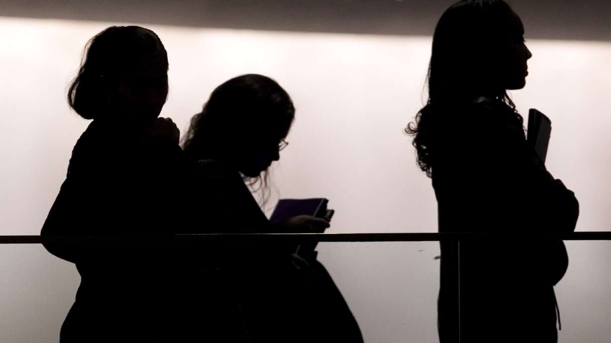 Motherhood often postponed forever by recessions, study says