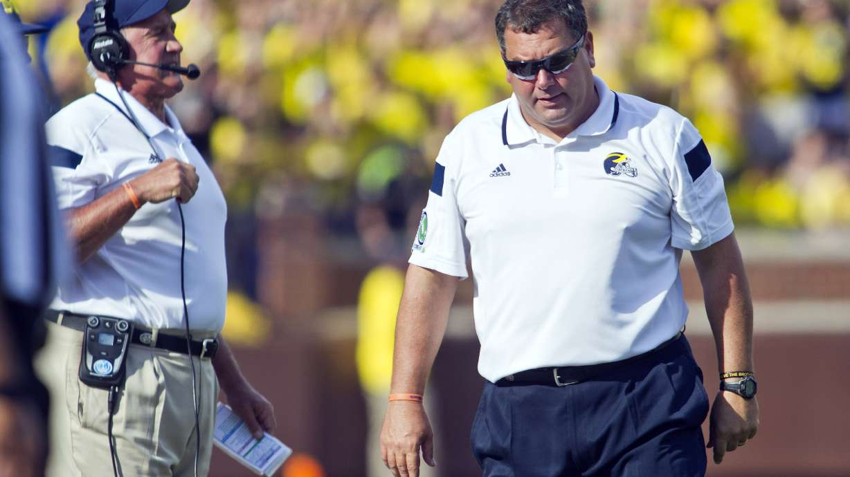 Michigan AD apologizes for mistakes with QB injury