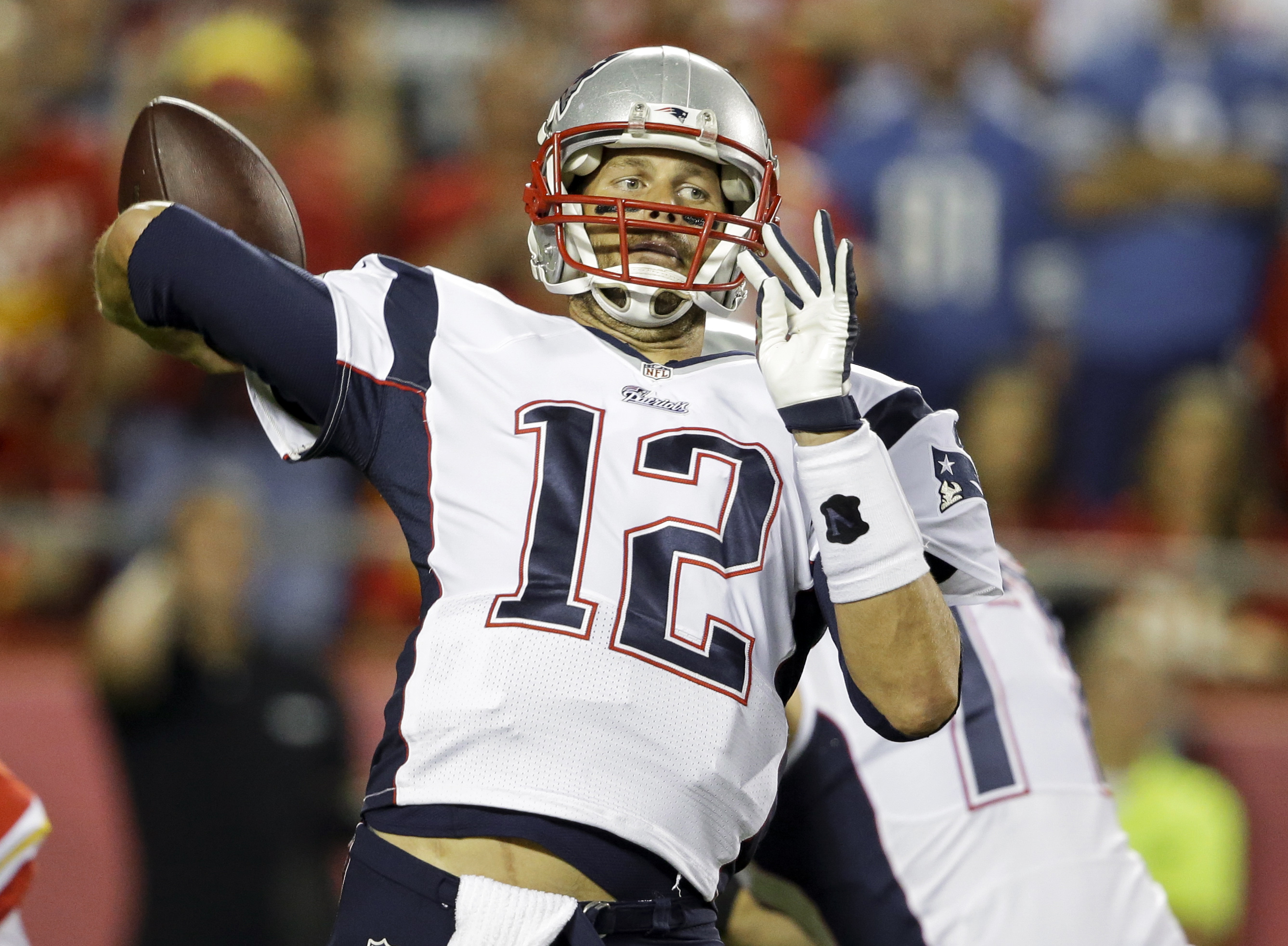 Charles sends Chiefs to 41-14 rout of Patriots