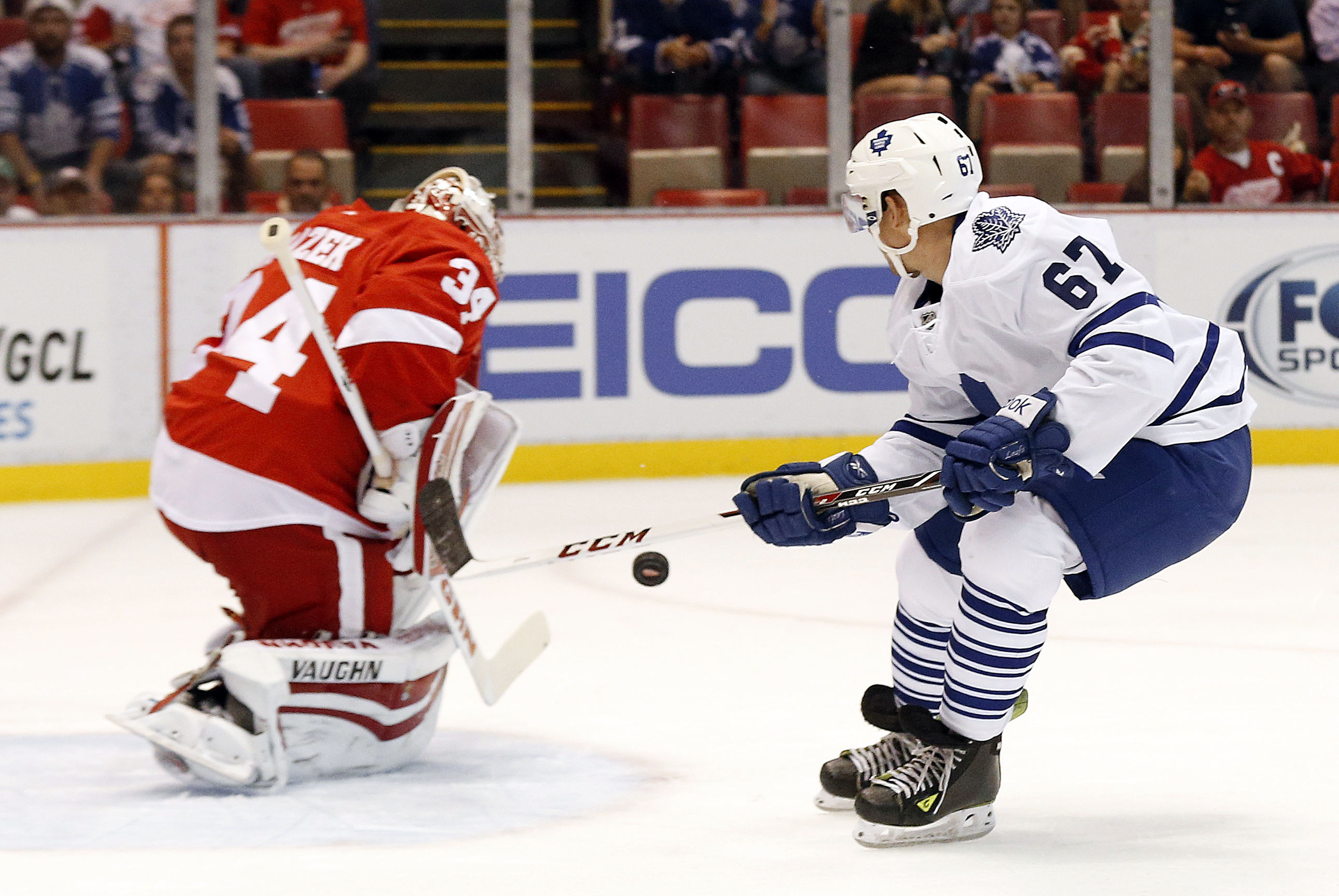 Mrazek helps Red Wings beat Maple Leafs 3-0
