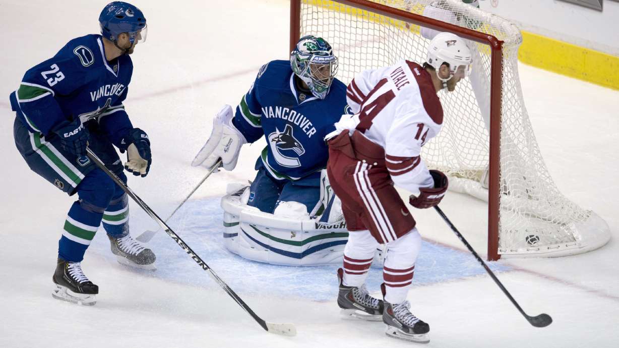 Vitale, Smith lead Coyotes to 4-2 win over Canucks
