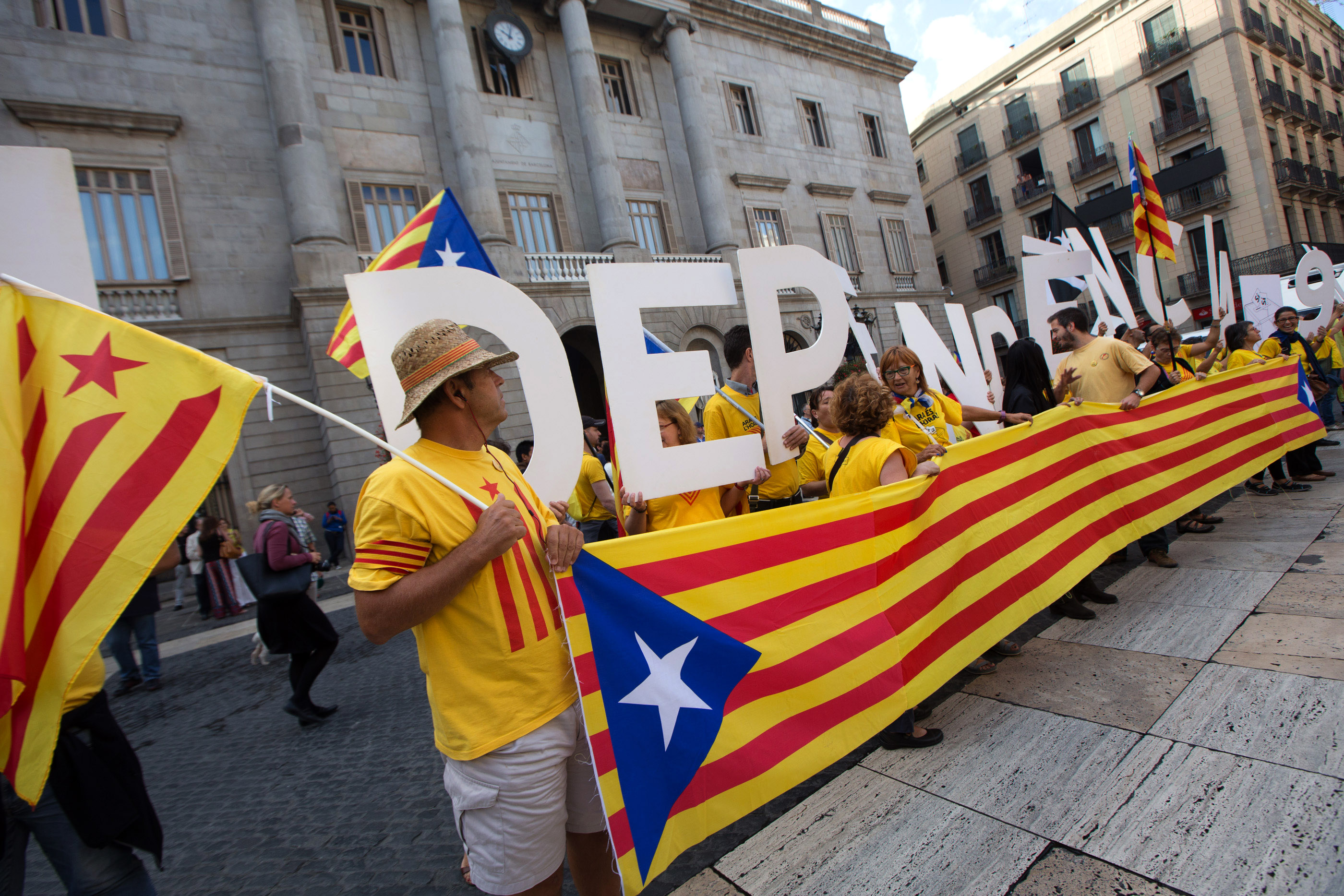 Spain's Catalonia halts independence vote campaign