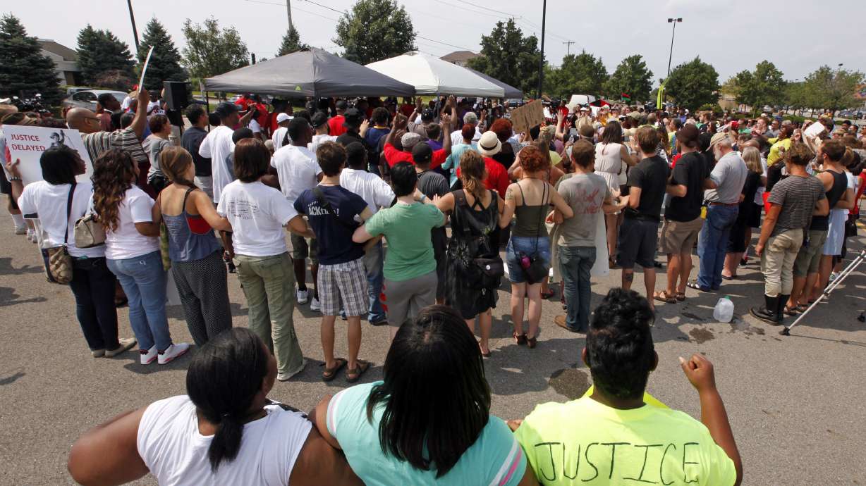 Ohio Wal-Mart where cops shot man pulls air rifles