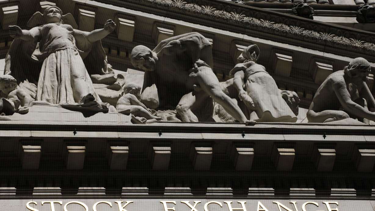 Stocks slip, leaving S&P 500 down for September