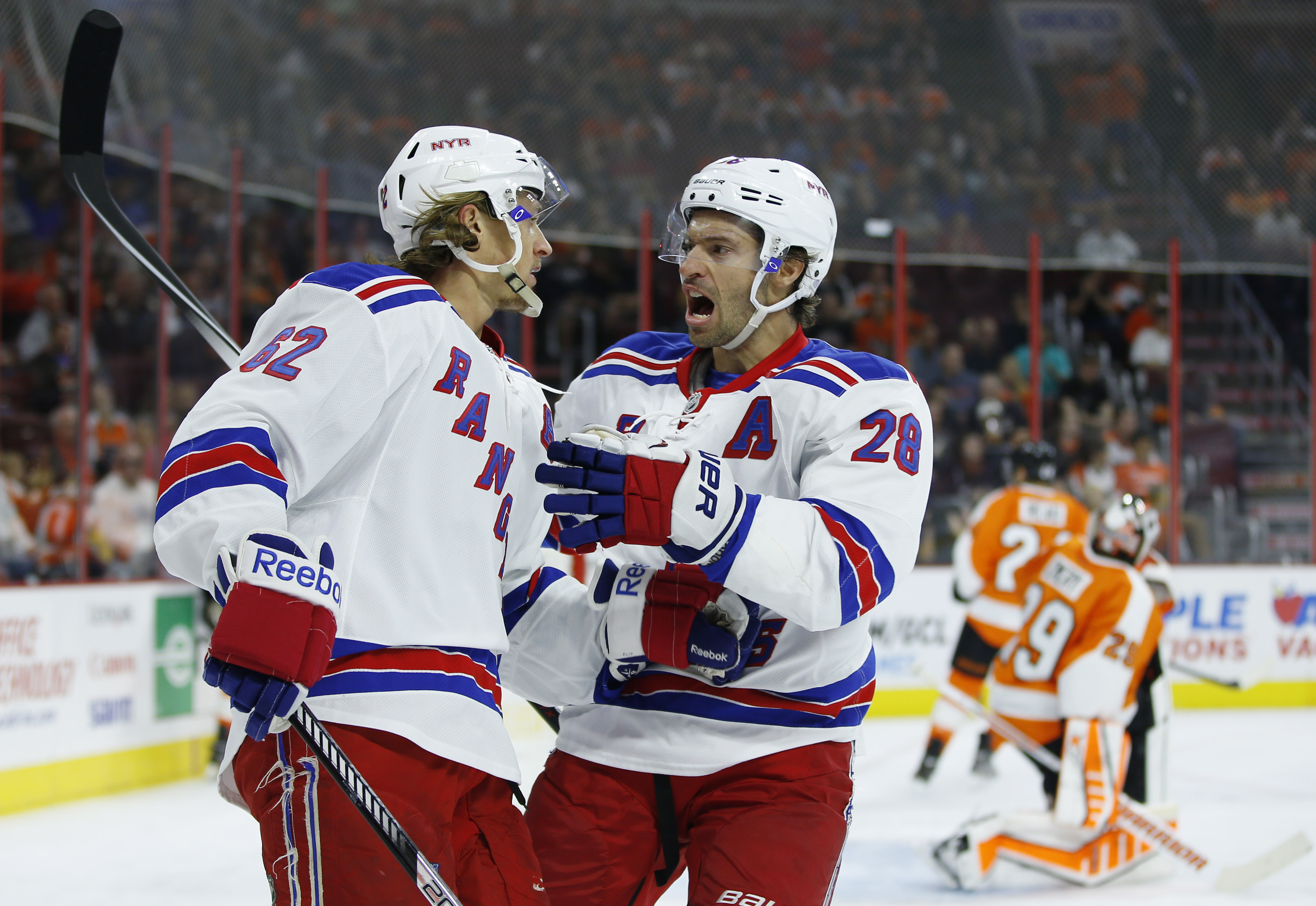 Simmonds helps Flyers beat Rangers 4-2