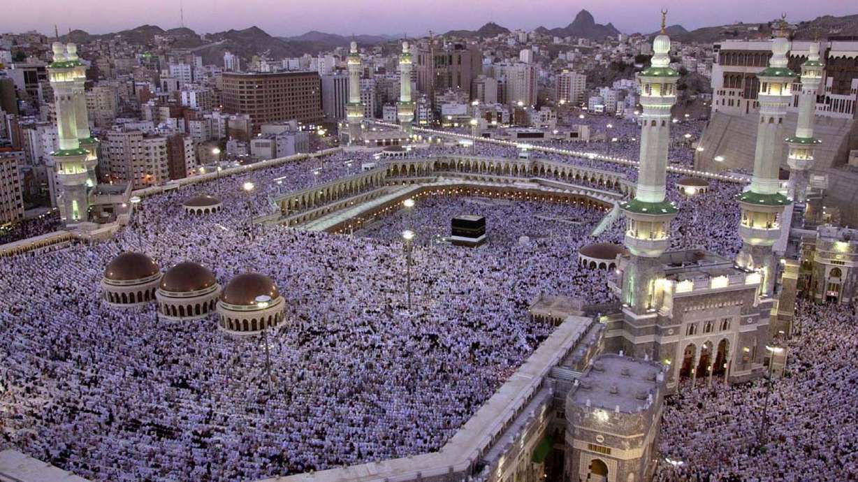 Saudi overhaul reshapes Islam's holiest city Mecca