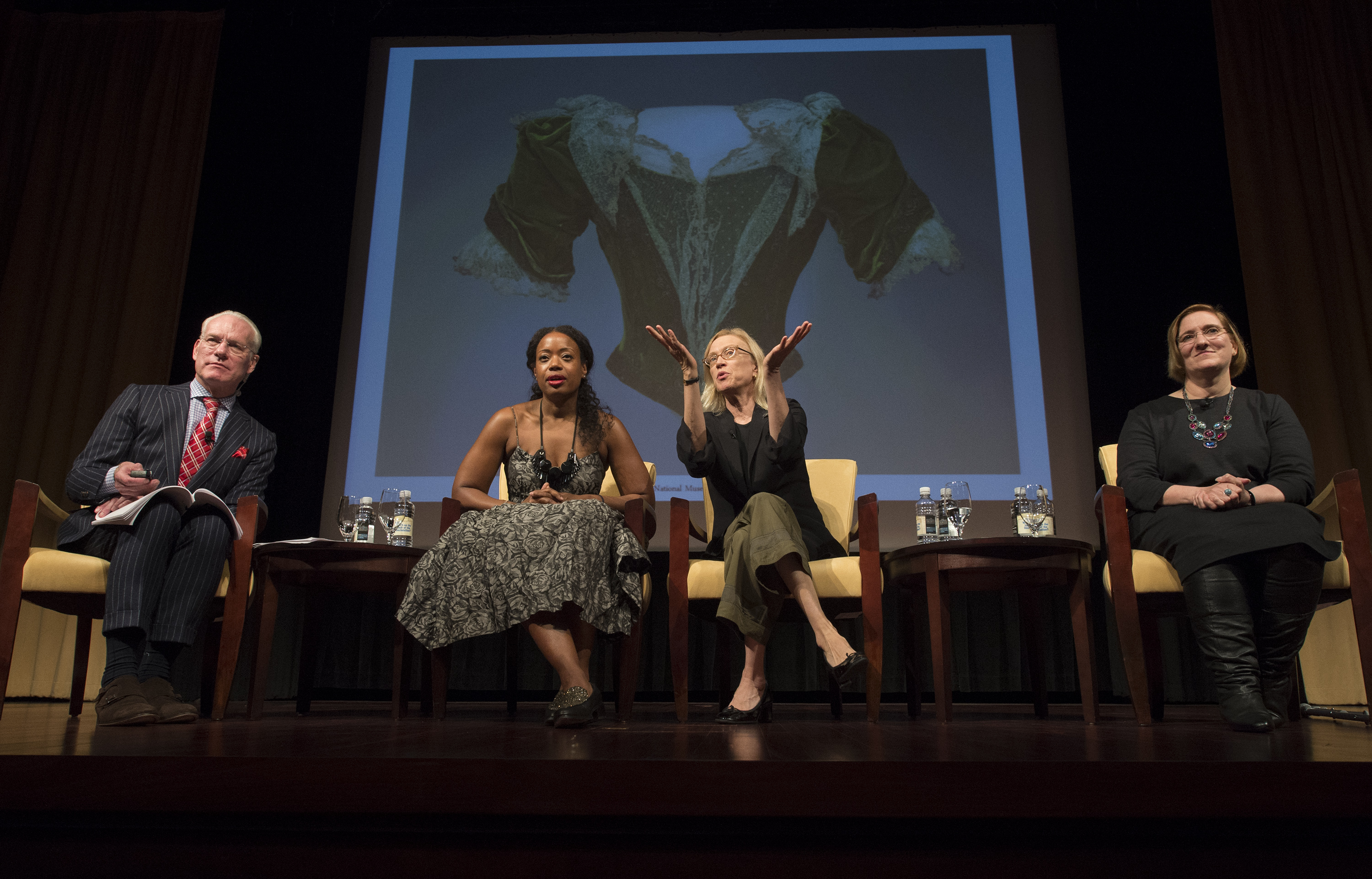 Tim Gunn sizes up first lady fashions do's, don'ts