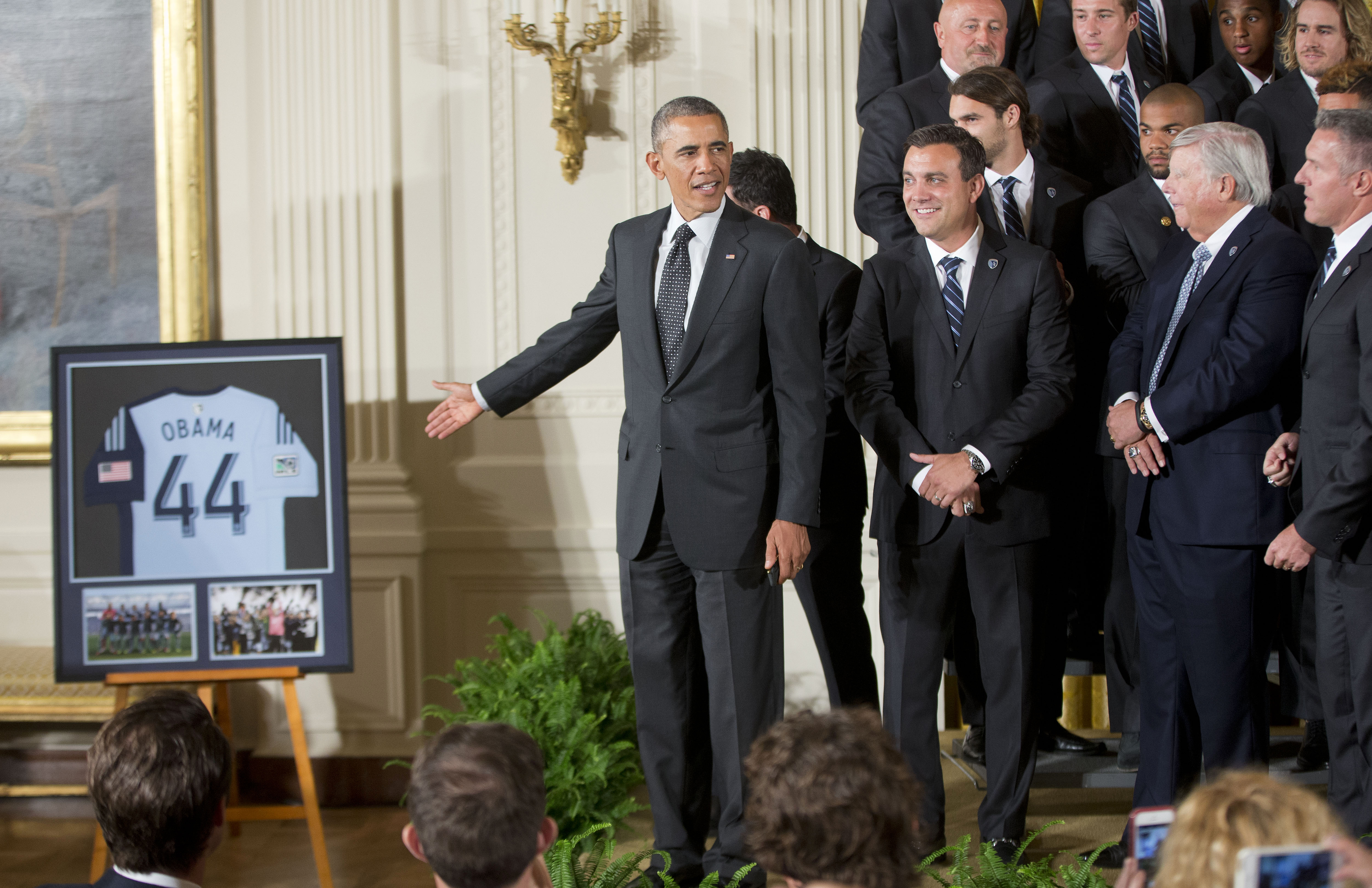 Obama salutes 2013 MLS champs, Sporting KC