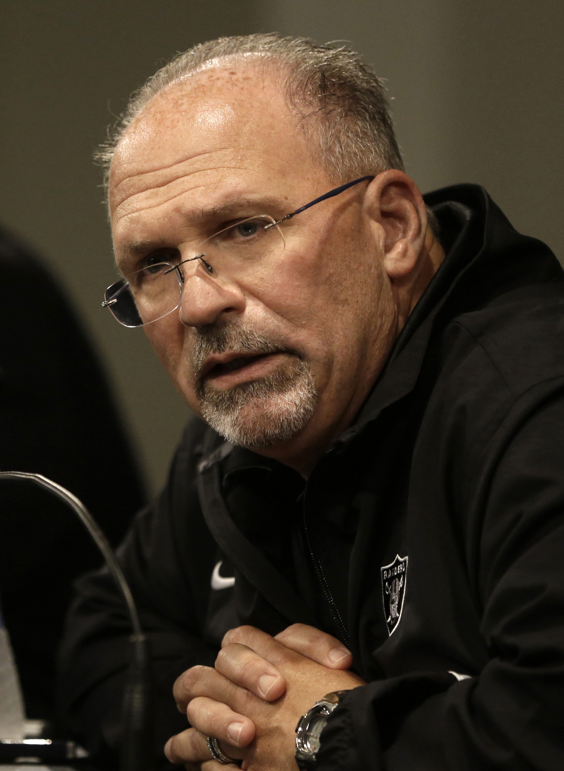 Raiders leave for bye after meeting with new coach