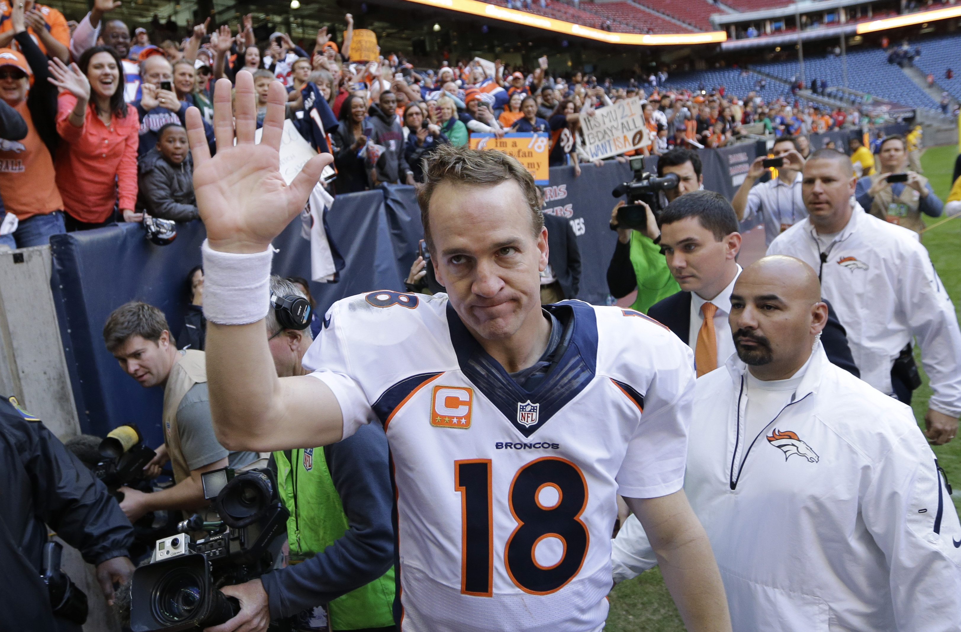 Manning about to join Favre in 500 TD club