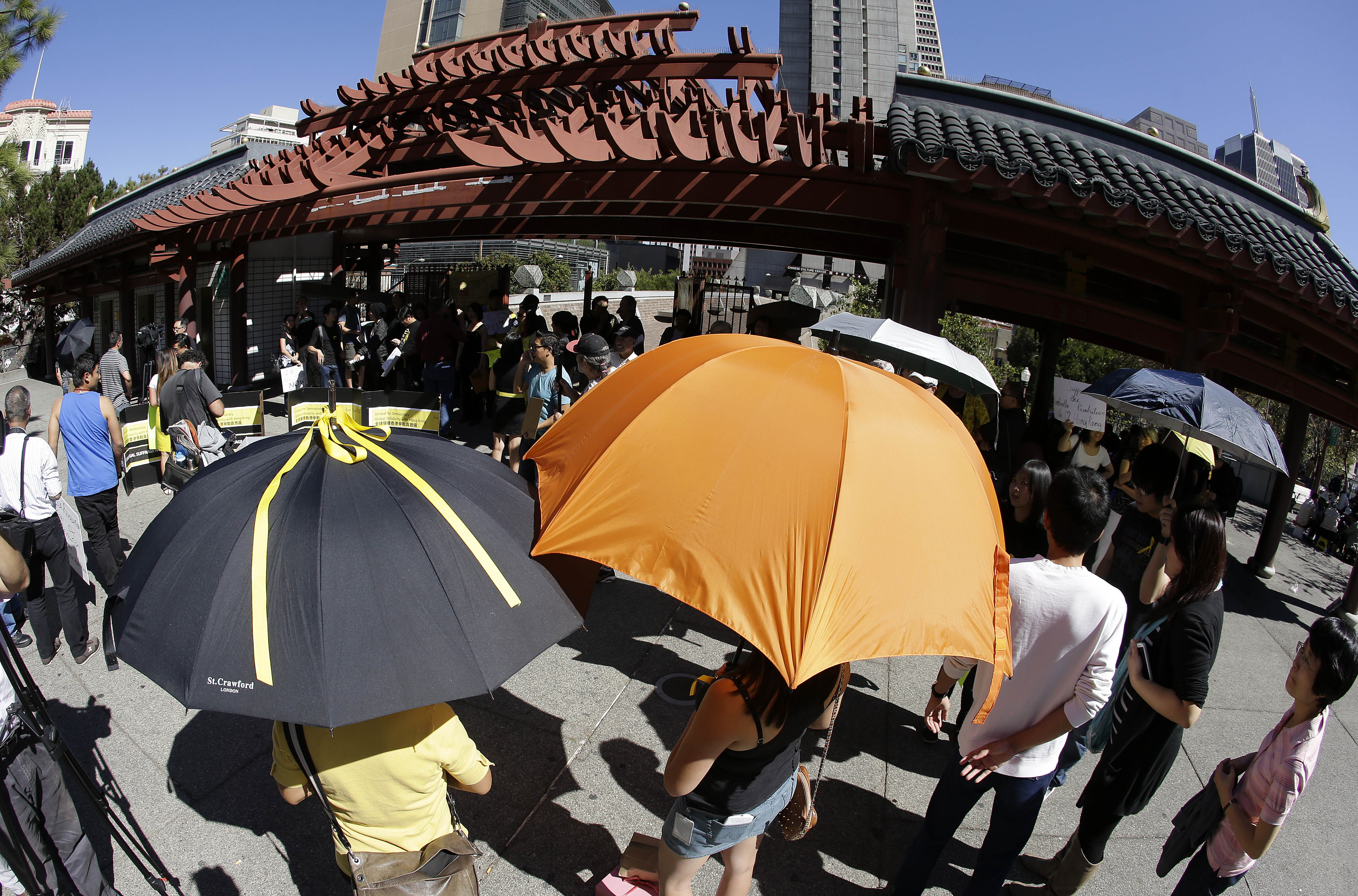 US student rallies support Hong Kong protesters
