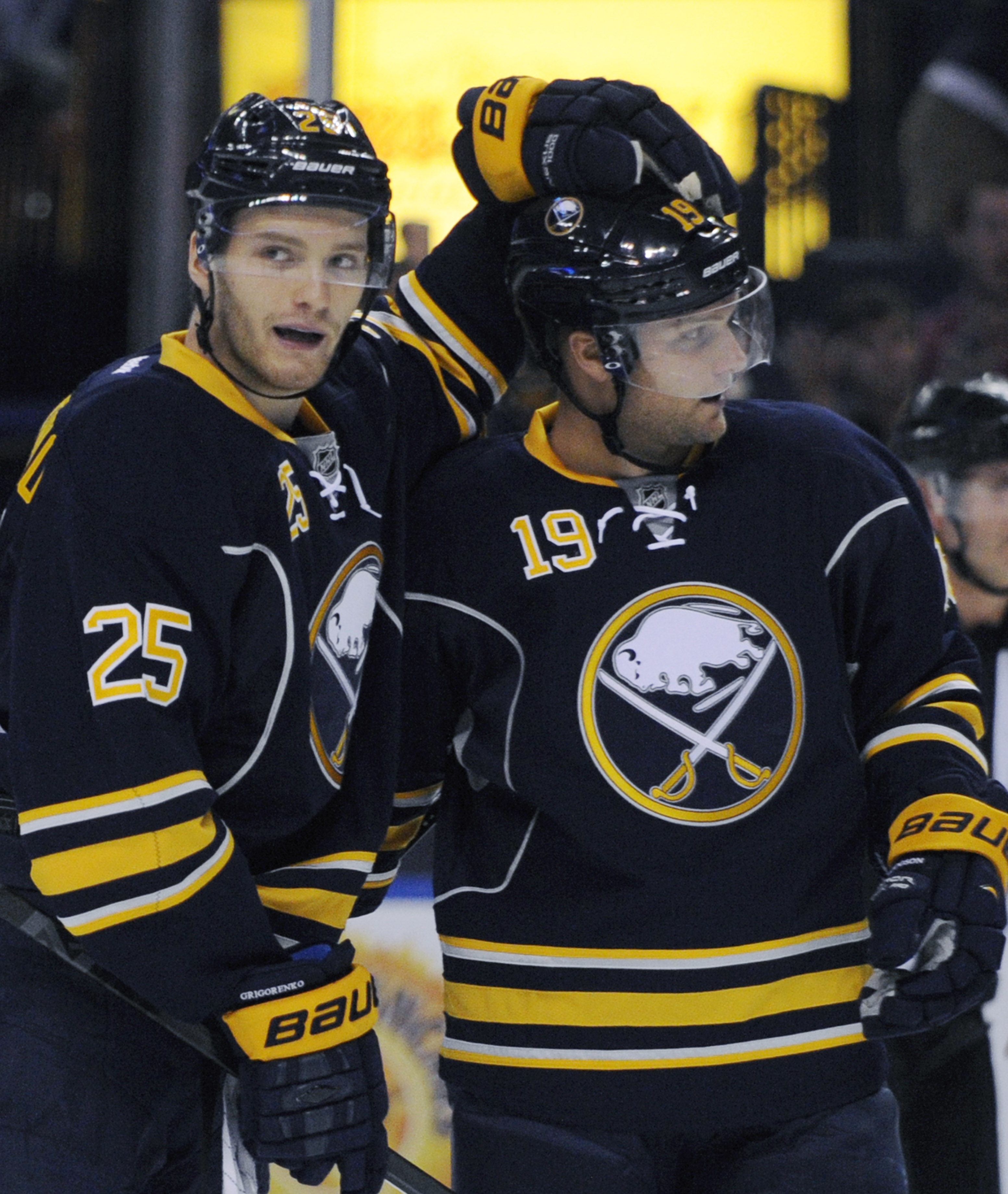 Moulson scores twice, Sabres beat Capitals 6-1