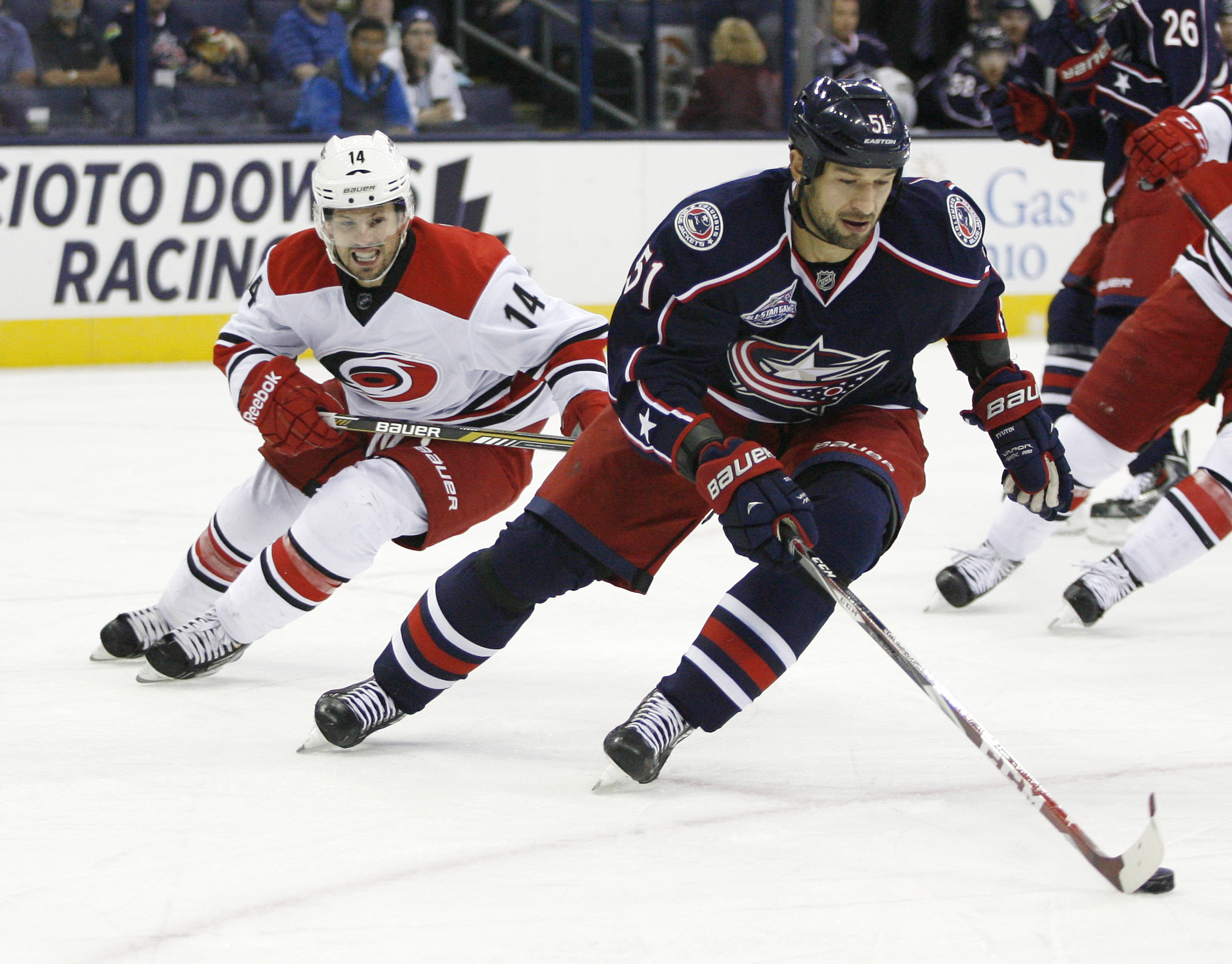 Calvert, Dano lead Blue Jackets past Hurricanes